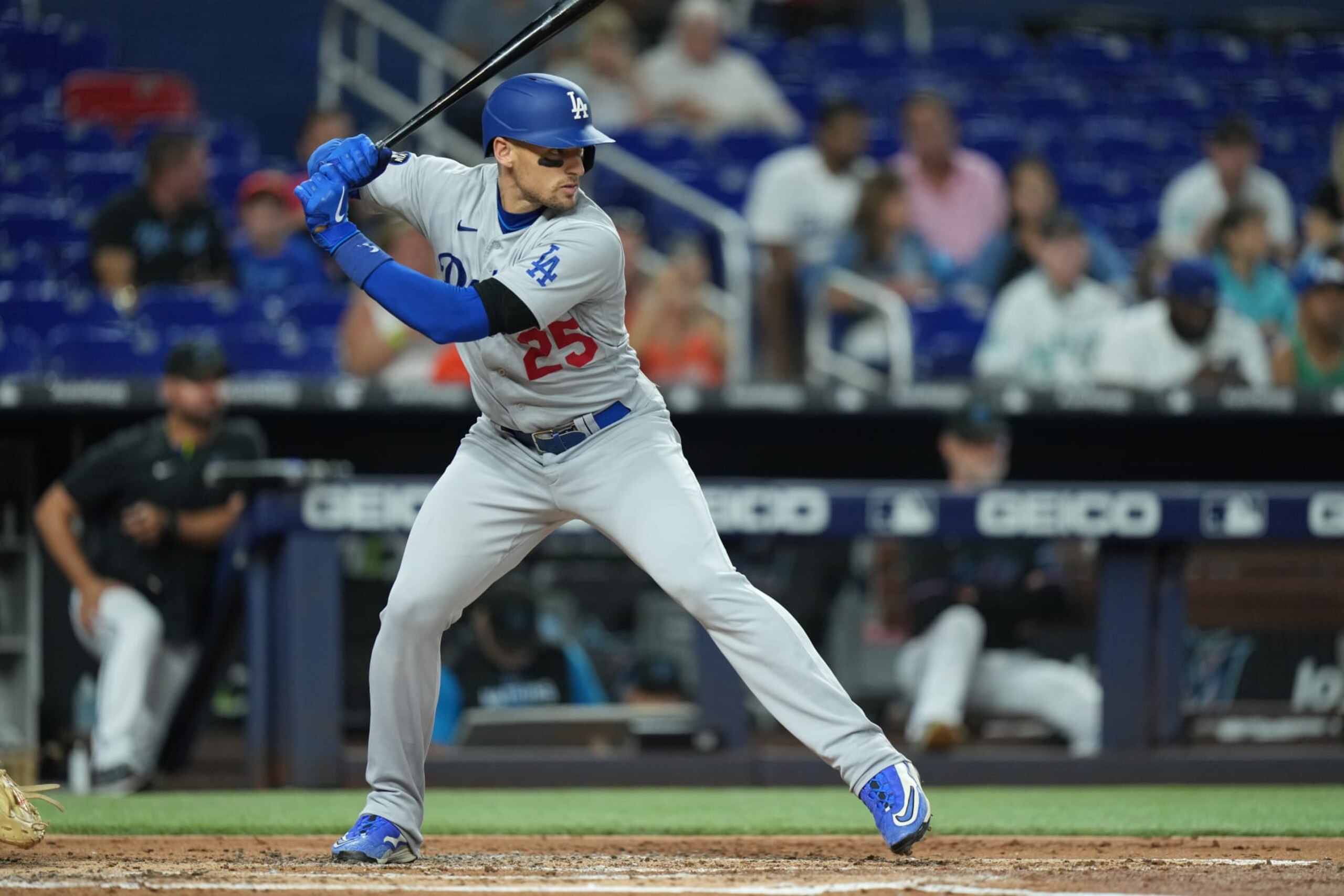 MIAMI, FL - AUGUST 26: Los Angeles Dodgers right fielder Trayce Thompson (25) eyes an incoming pitch during the game between the Los Angeles Dodgers and the Miami Marlins on Friday, August 26, 2022 at LoanDepot Park in Miami, FL (Photo by Peter Joneleit/Icon Sportswire via Getty Images)