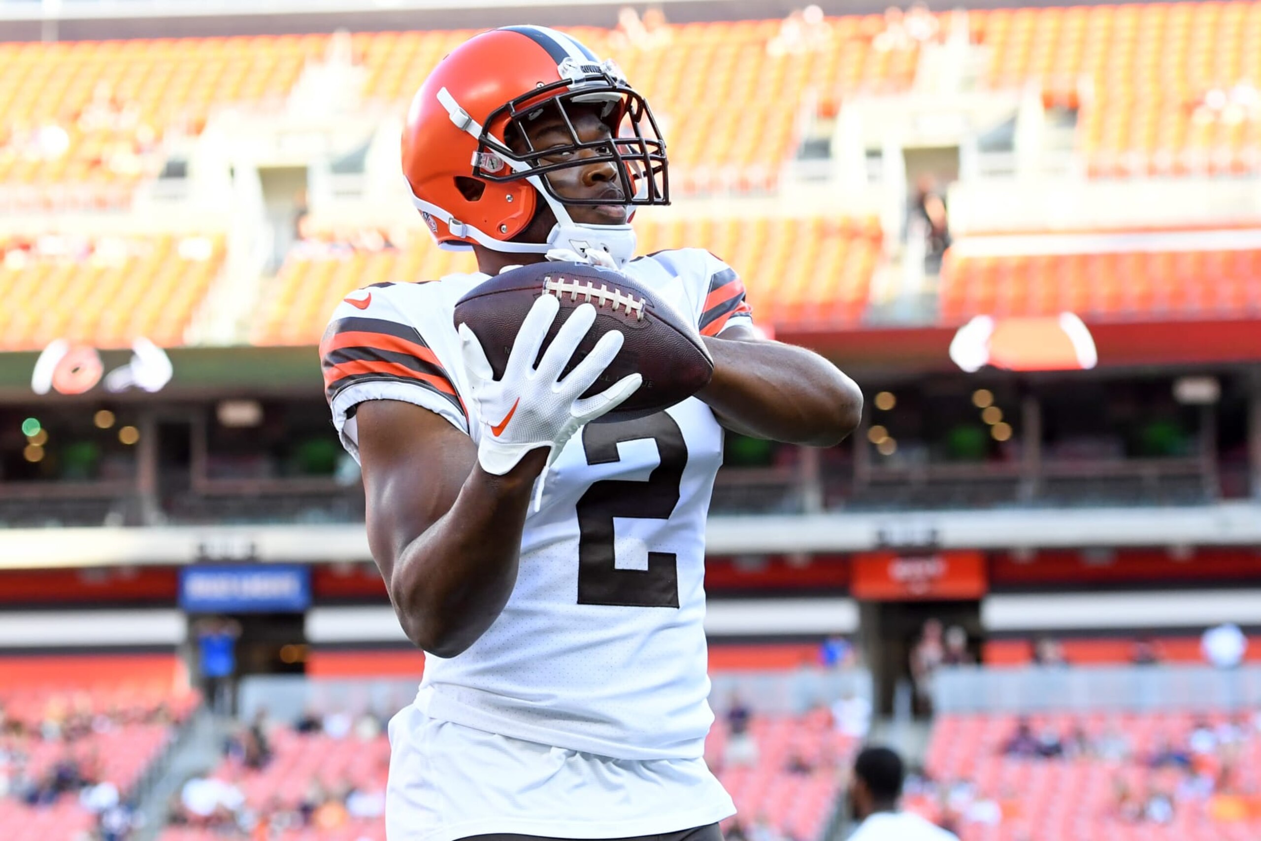 CLEVELAND, OH - AUGUST 27: Amari Cooper #2 of the Cleveland Browns warms up prior to a preseason game against the Chicago Bears at FirstEnergy Stadium on August 27, 2022 in Cleveland, Ohio. (Photo by Nick Cammett/Diamond Images via Getty Images)