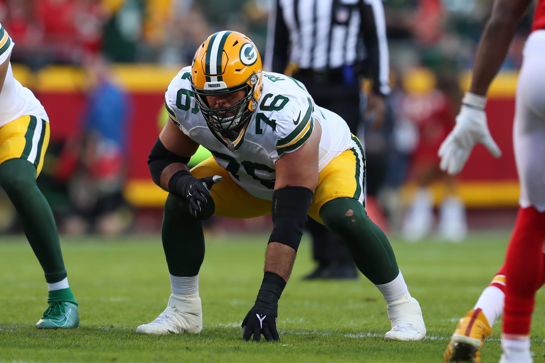 KANSAS CITY, MO - NOVEMBER 07: Green Bay Packers guard Jon Runyan (76) before the snap during an NFL game between the Green Bay Packers and Kansas City Chiefs on Nov 7, 2021 at GEHA Field at Arrowhead Stadium in Kansas City, MO. (Photo by Scott Winters/Icon Sportswire via Getty Images)