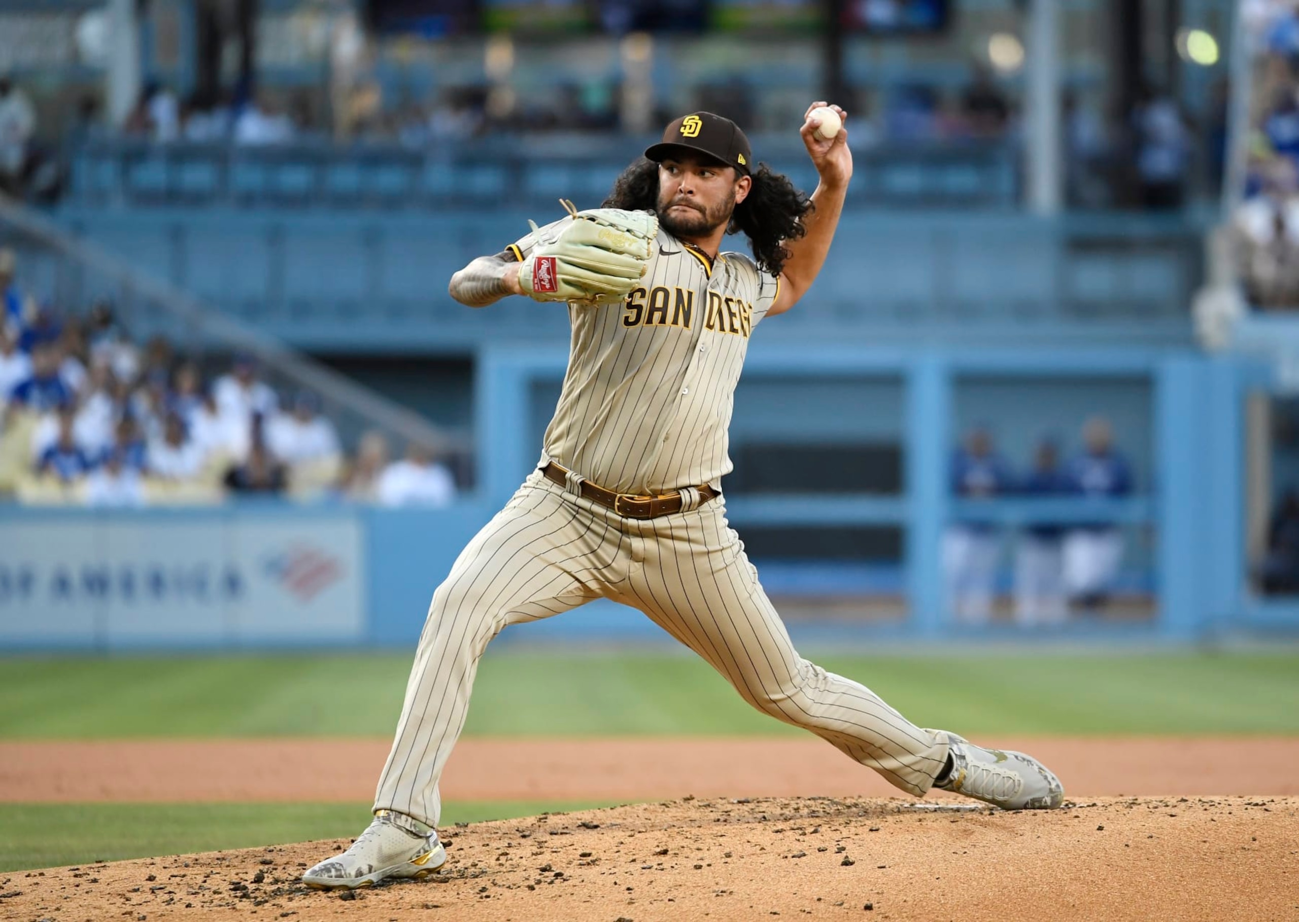 LOS ANGELES, CA - SEPTEMBER 03: Starting pitcher Sean Manaea #55 of the San Diego Padres throws against the Los Angeles Dodgers during the second inning  at Dodger Stadium on September 3, 2022 in Los Angeles, California. (Photo by Kevork Djansezian/Getty Images)