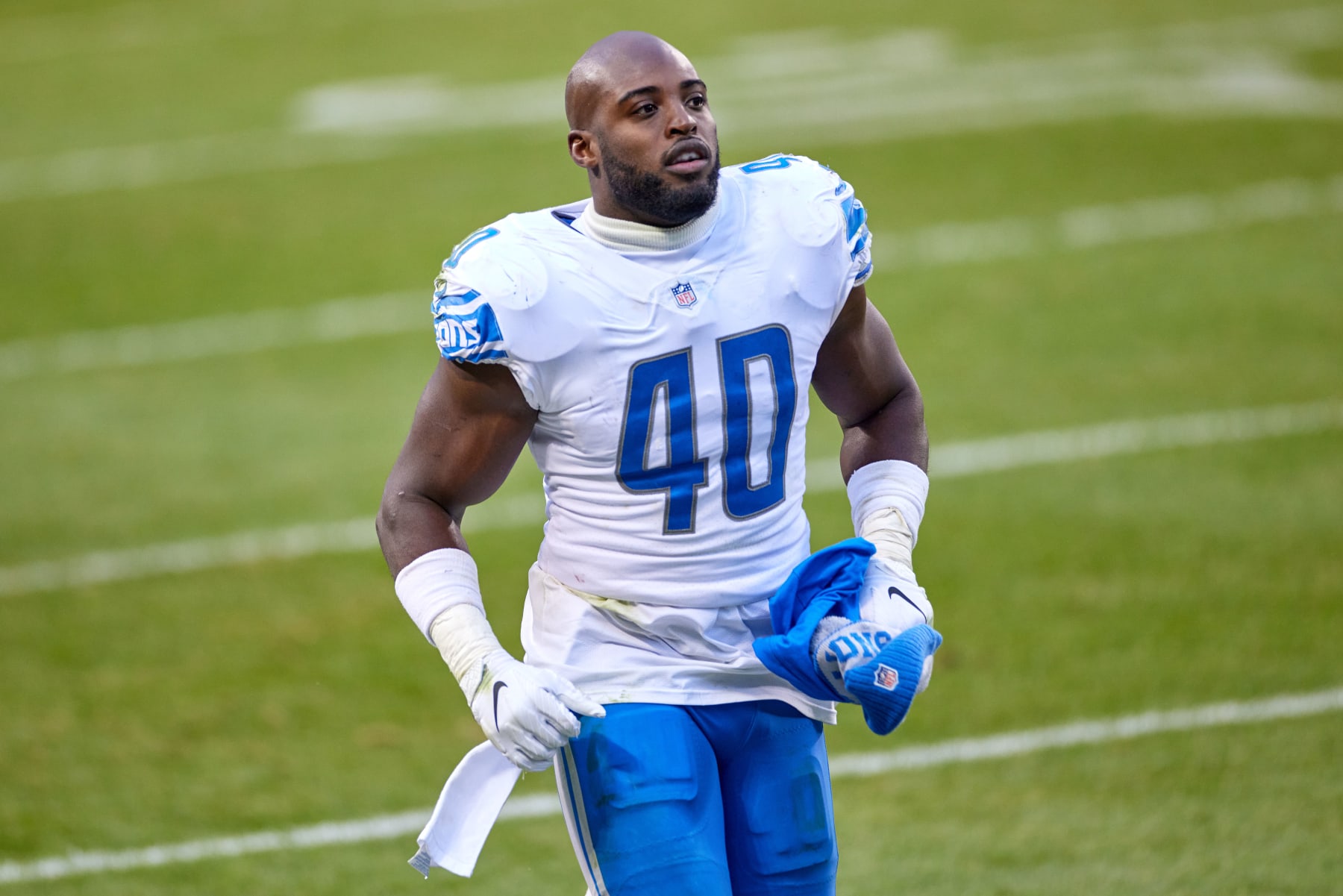 CHICAGO, IL - DECEMBER 06: Detroit Lions middle linebacker Jarrad Davis (40) looks on in action during a game between the Chicago Bears and the Detroit Lions on December 06, 2020, at Soldier Field in Chicago, IL. (Photo by Robin Alam/Icon Sportswire via Getty Images)