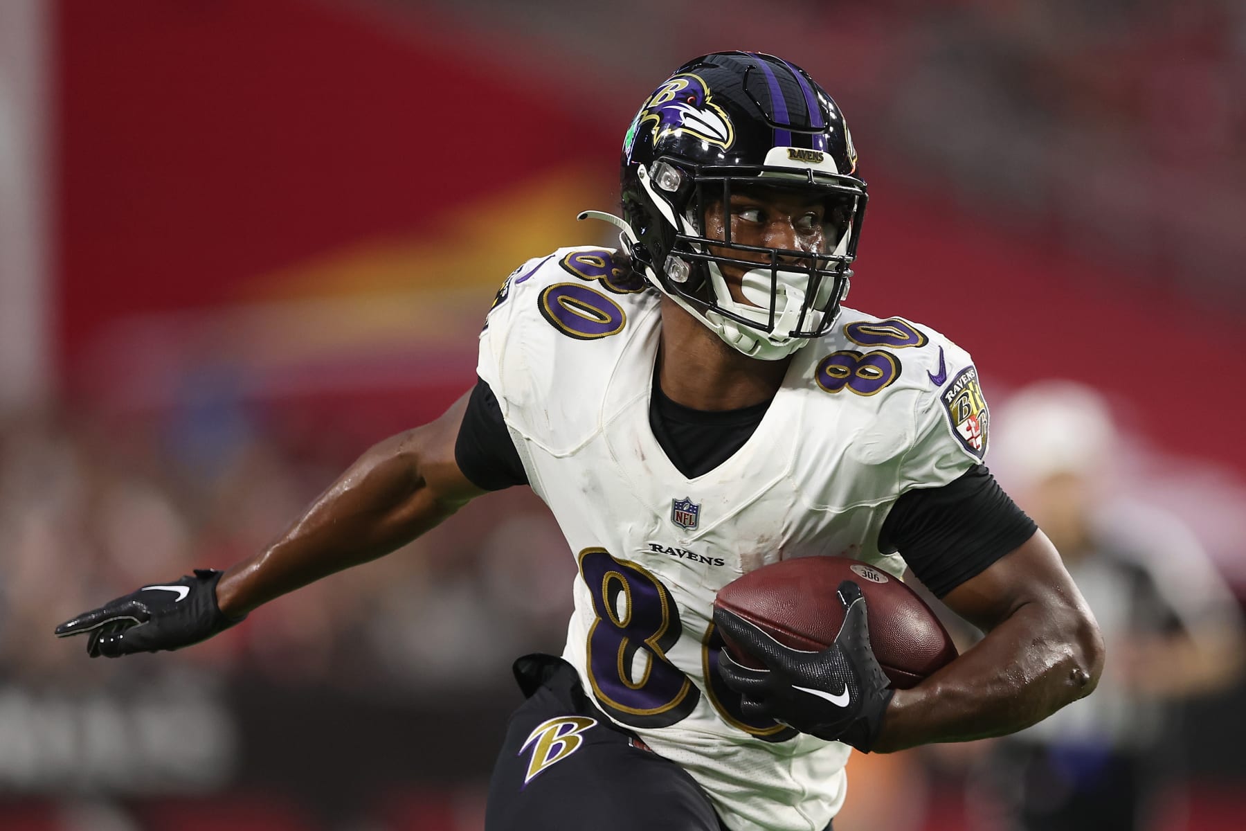 GLENDALE, ARIZONA - AUGUST 21: Tight end Isaiah Likely #80 of the Baltimore Ravens runs with the football during the NFL preseason game at State Farm Stadium on August 21, 2022 in Glendale, Arizona. The Ravens defeated the Cardinals 24-17.  (Photo by Christian Petersen/Getty Images)