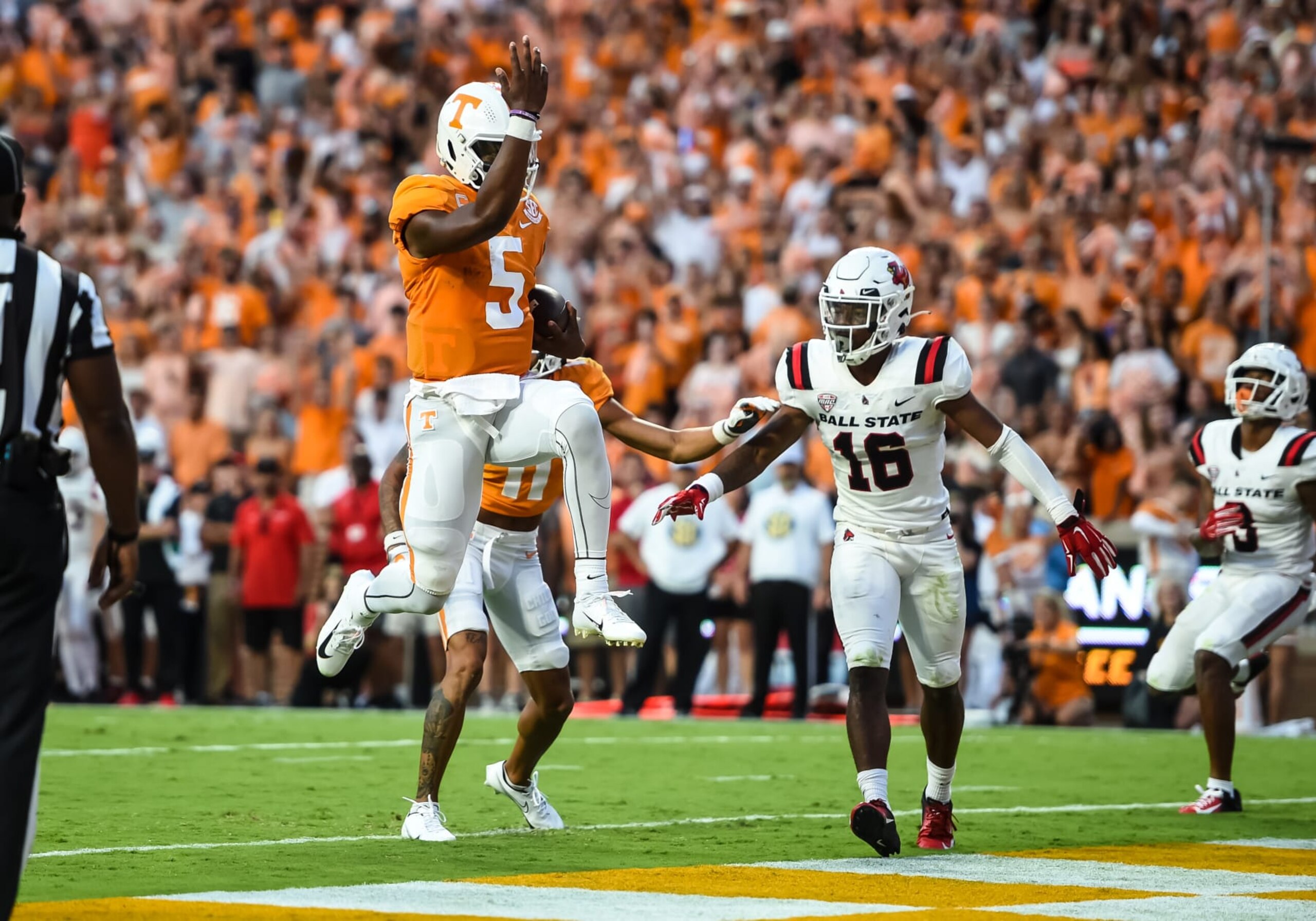 KNOXVILLE, TN - SEPTEMBER 01: Tennessee Volunteers quarterback Hendon Hooker (5) jumps into the end zone for a touchdown during the college football game between the Tennessee Volunteers and Ball State Cardinals on September 1, 2022, at Neyland Stadium, in Knoxville, TN. (Photo by Bryan Lynn/Icon Sportswire via Getty Images) KNOXVILLE, TN - SEPTEMBER 01: Tennessee Volunteers quarterback Hendon Hooker (5) jumps into the end zone for a touchdown during the college football game between the Tennessee Volunteers and Ball State Cardinals on September 1, 2022, at Neyland Stadium, in Knoxville, TN. (Photo by Bryan Lynn/Icon Sportswire via Getty Images)