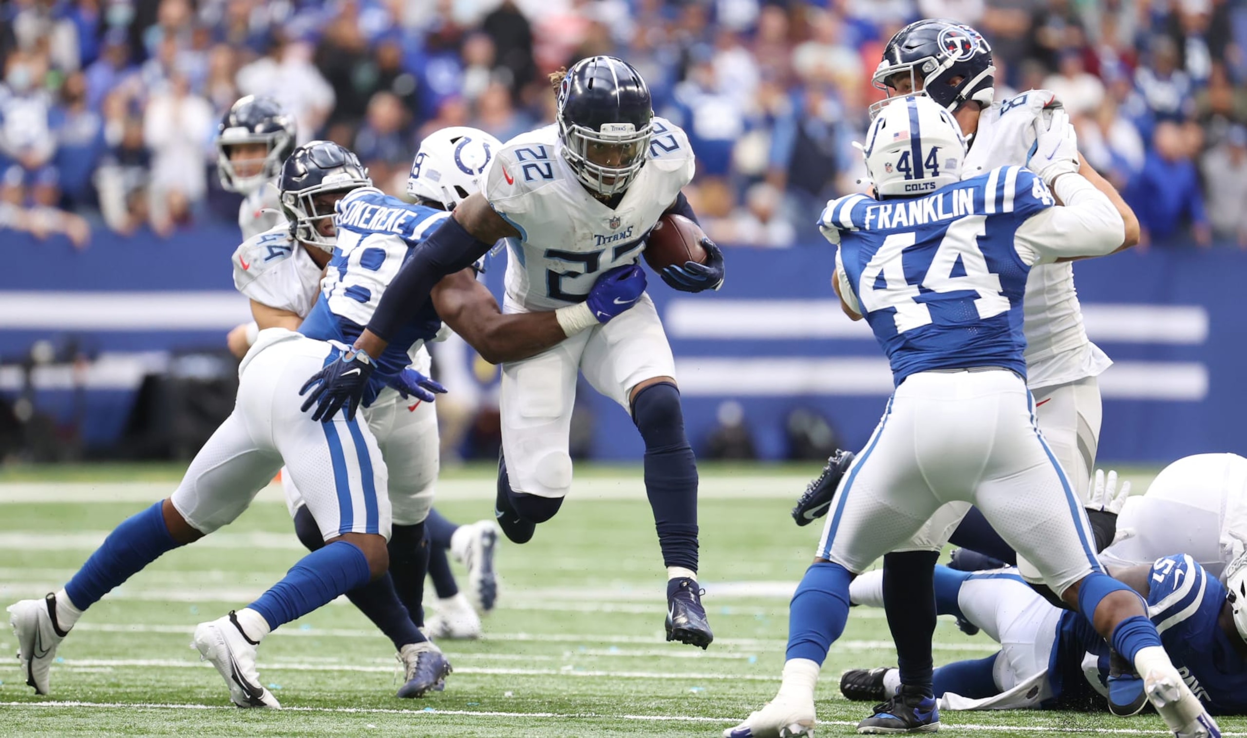 INDIANAPOLIS, INDIANA - OCTOBER 31:   Derrick Henry #22 of the Tennessee Titans against the Indianapolis Colts at Lucas Oil Stadium on October 31, 2021 in Indianapolis, Indiana. (Photo by Andy Lyons/Getty Images)