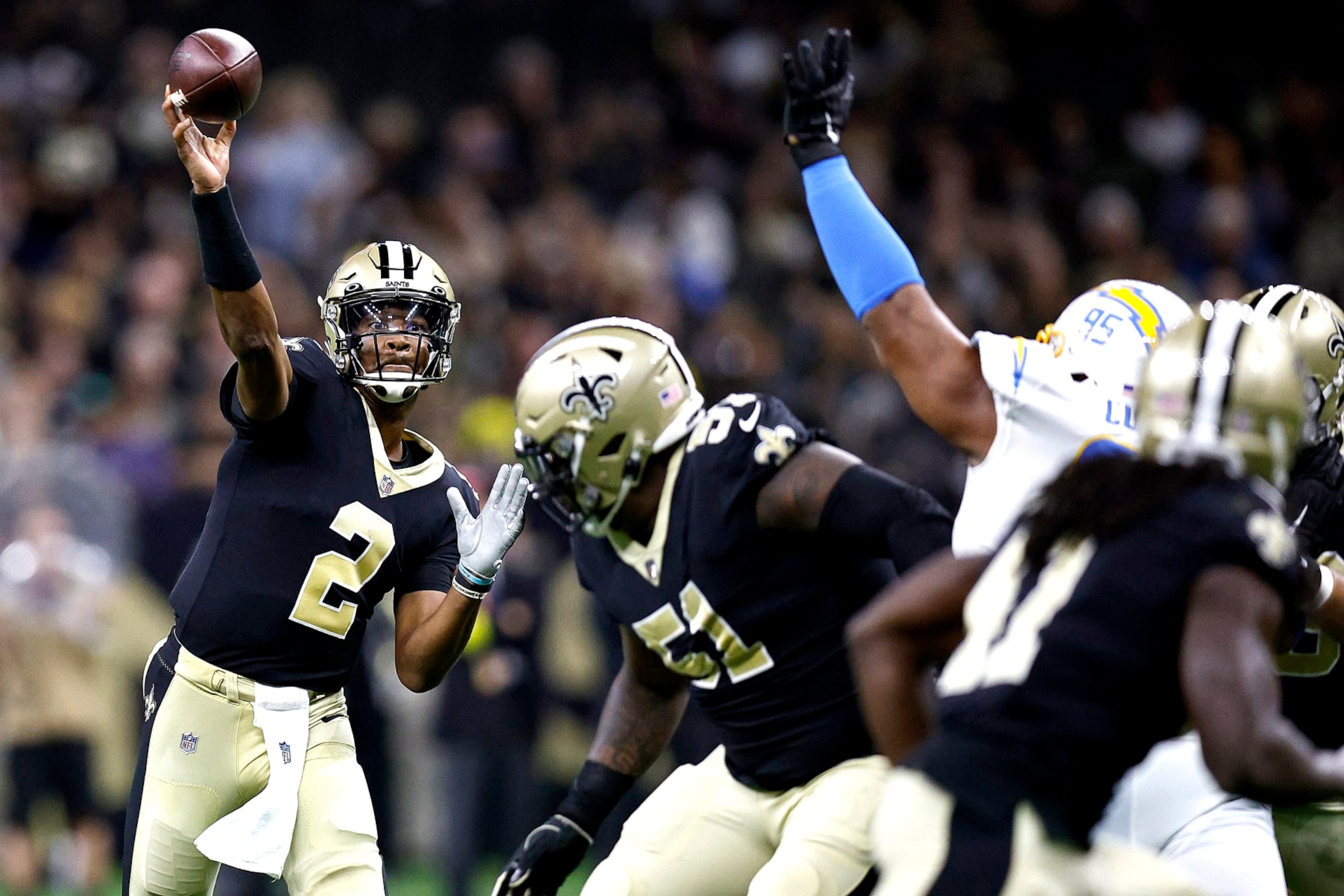 NEW ORLEANS, LOUISIANA - AUGUST 26:  Jameis Winston #2 of the New Orleans Saints passes the ball during the first quarter of an NFL preseason game against the Los Angeles Chargers at Caesars Superdome on August 26, 2022 in New Orleans, Louisiana. (Photo by Sean Gardner/Getty Images)