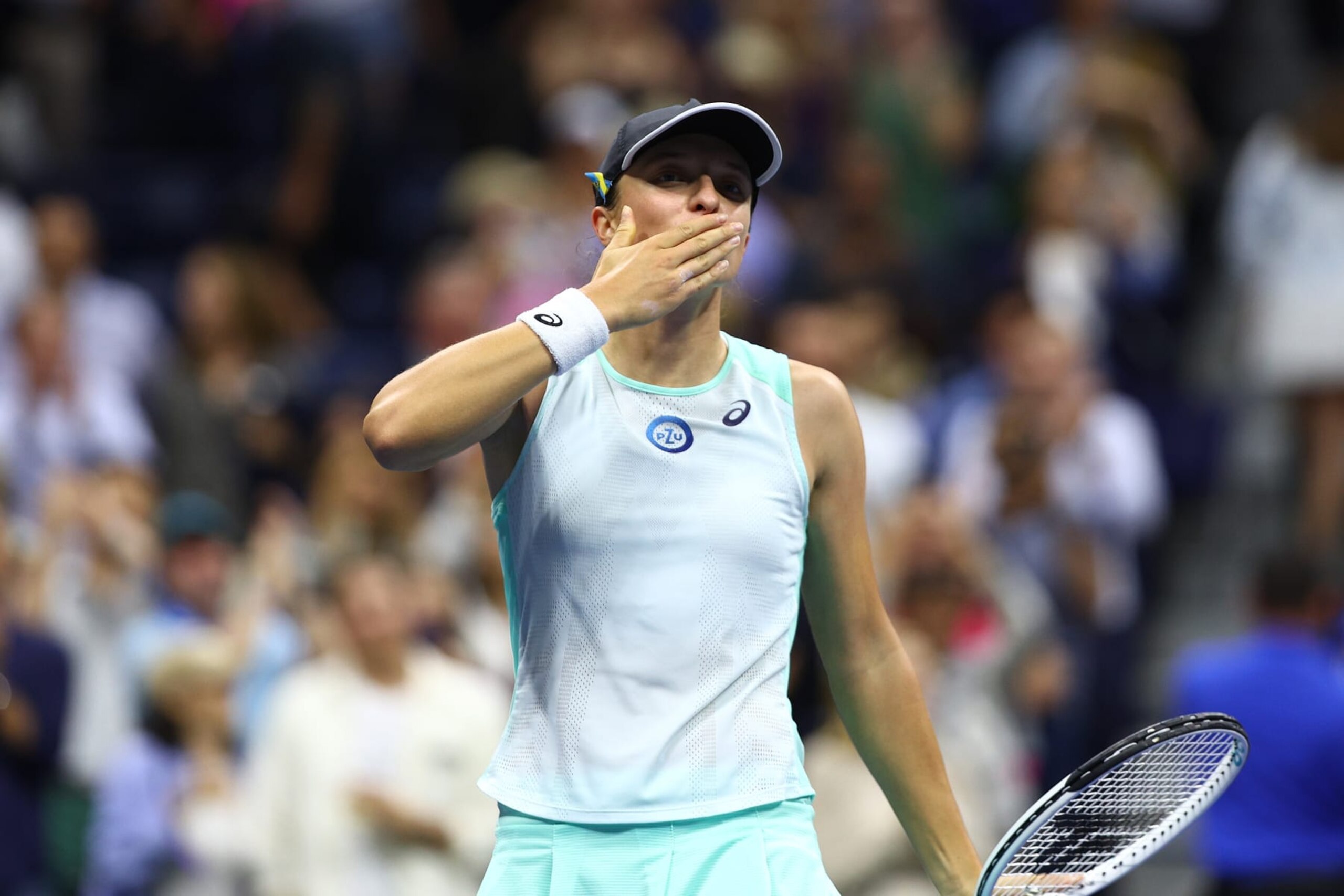 NEW YORK, NEW YORK - SEPTEMBER 08: Iga Swiatek of Poland celebrates after defeating Aryna Sabalenka during their Women’s Singles Semifinal match on Day Eleven of the 2022 US Open at USTA Billie Jean King National Tennis Center on September 08, 2022 in the Flushing neighborhood of the Queens borough of New York City. (Photo by Elsa/Getty Images)