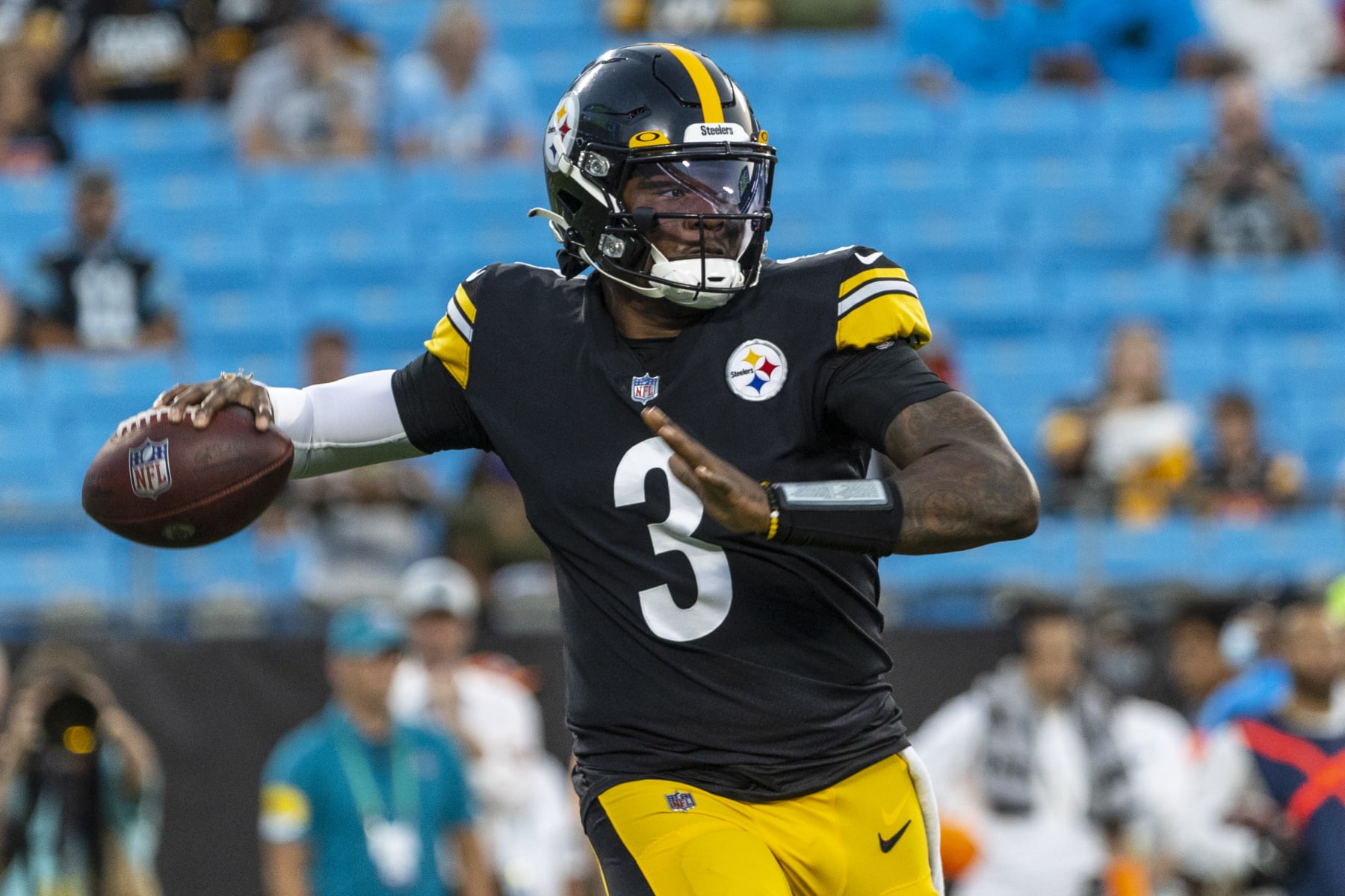 CHARLOTTE, NC - AUGUST 27: Dwayne Haskins #3 of the Pittsburgh Steelers looks to pass against the Carolina Panthers during the first half of an NFL preseason game at Bank of America Stadium on August 27, 2021 in Charlotte, North Carolina. (Photo by Chris Keane/Getty Images)