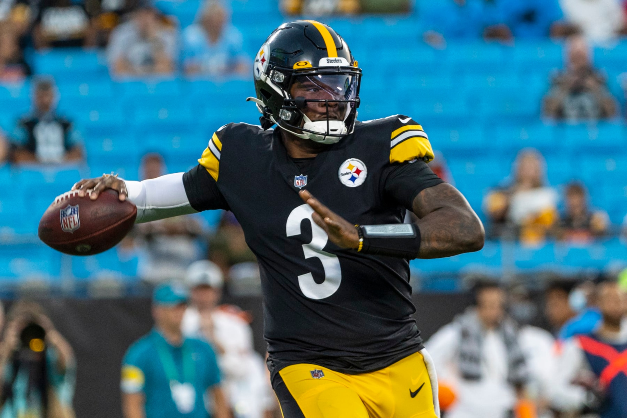 CHARLOTTE, NC - AUGUST 27: Dwayne Haskins #3 of the Pittsburgh Steelers looks to pass against the Carolina Panthers during the first half of an NFL preseason game at Bank of America Stadium on August 27, 2021 in Charlotte, North Carolina. (Photo by Chris Keane/Getty Images)
