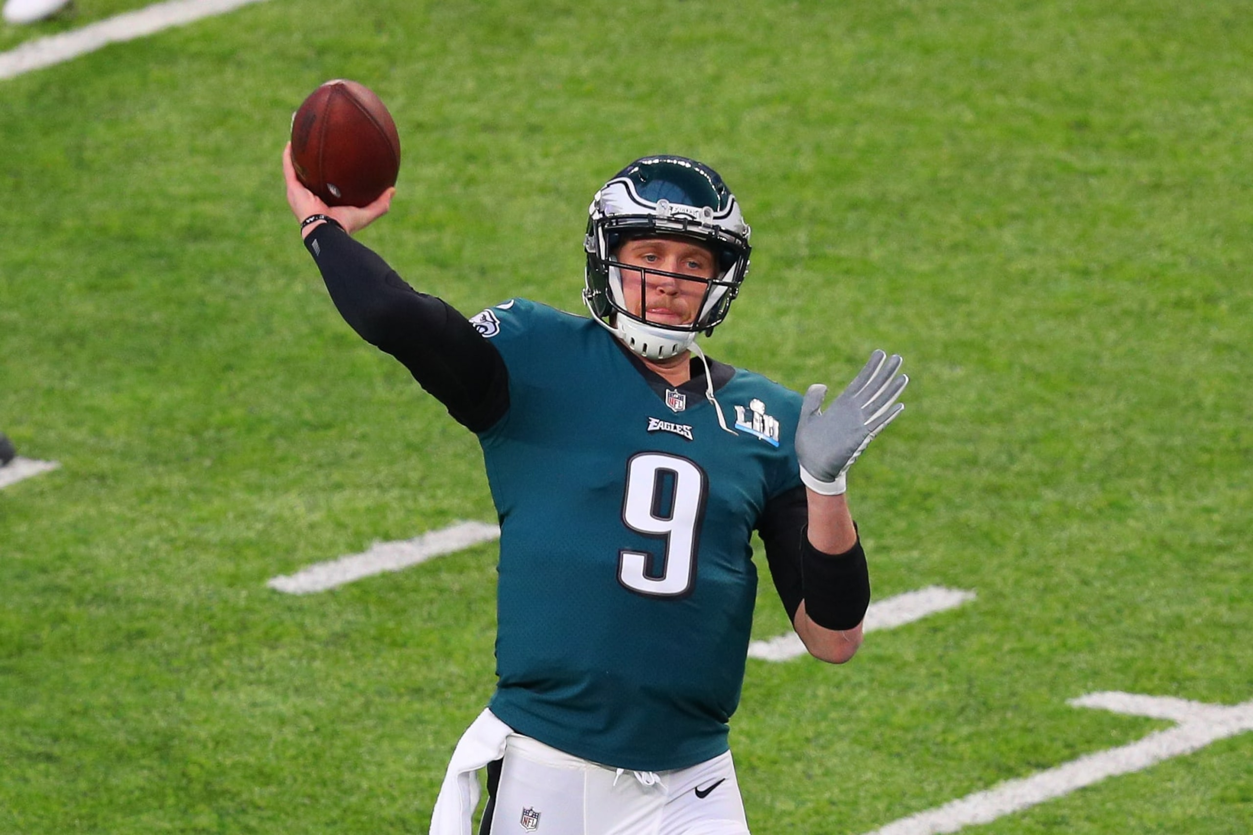 MINNEAPOLIS, MN - FEBRUARY 04:  Philadelphia Eagles quarterback Nick Foles (9) warms up on the field prior to  Super Bowl LII on February 4, 2018, at U.S. Bank Stadium in Minneapolis, MN.   (Photo by Rich Graessle/Icon Sportswire via Getty Images)