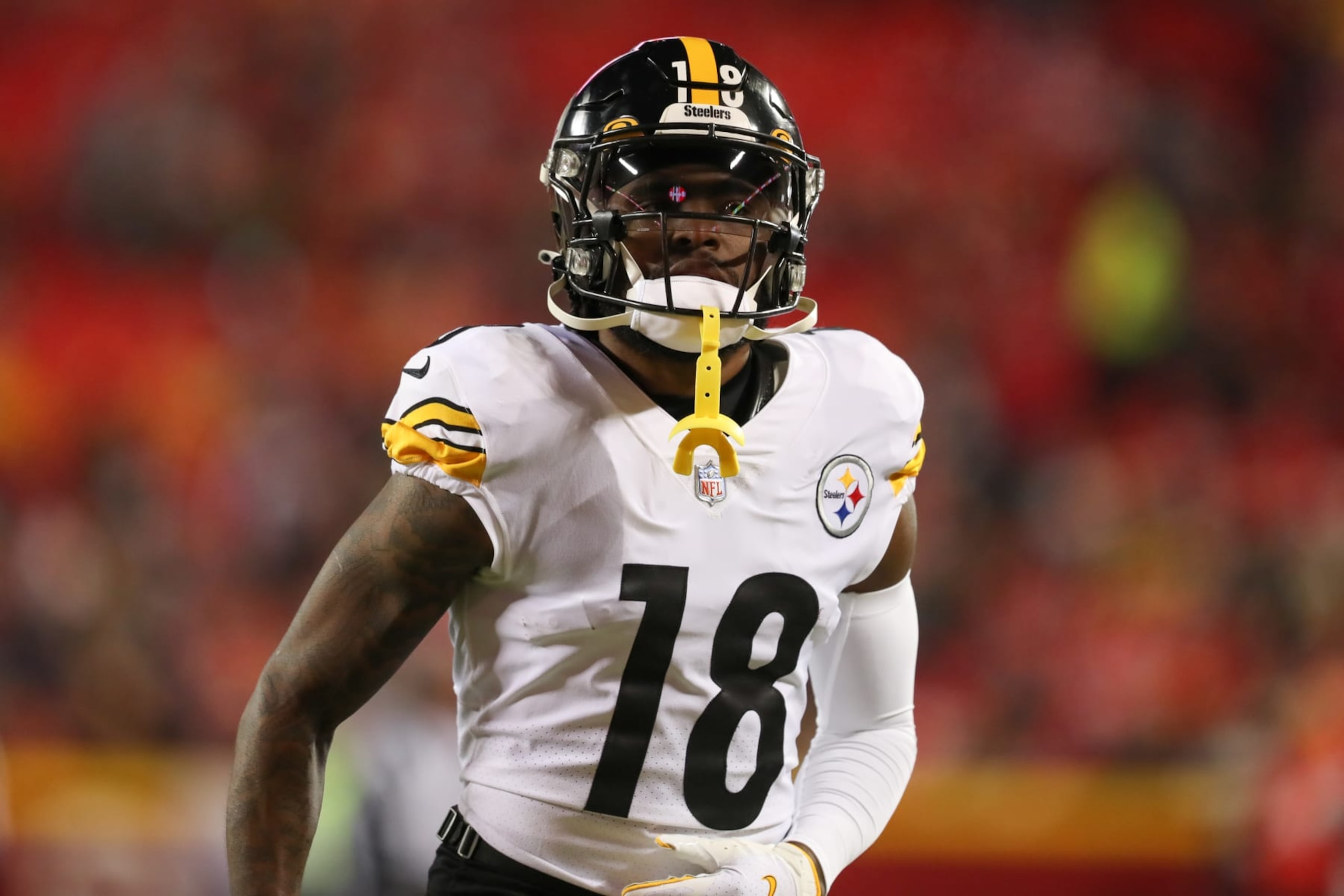 KANSAS CITY, MO - JANUARY 16: Pittsburgh Steelers wide receiver Diontae Johnson (18) before an AFC wild card playoff game between the Pittsburgh Steelers and Kansas City Chiefs on Jan 16, 2022 at GEHA Field at Arrowhead Stadium in Kansas City, MO. (Photo by Scott Winters/Icon Sportswire via Getty Images) KANSAS CITY, MO - JANUARY 16: Pittsburgh Steelers wide receiver Diontae Johnson (18) before an AFC wild card playoff game between the Pittsburgh Steelers and Kansas City Chiefs on Jan 16, 2022 at GEHA Field at Arrowhead Stadium in Kansas City, MO. (Photo by Scott Winters/Icon Sportswire via Getty Images)