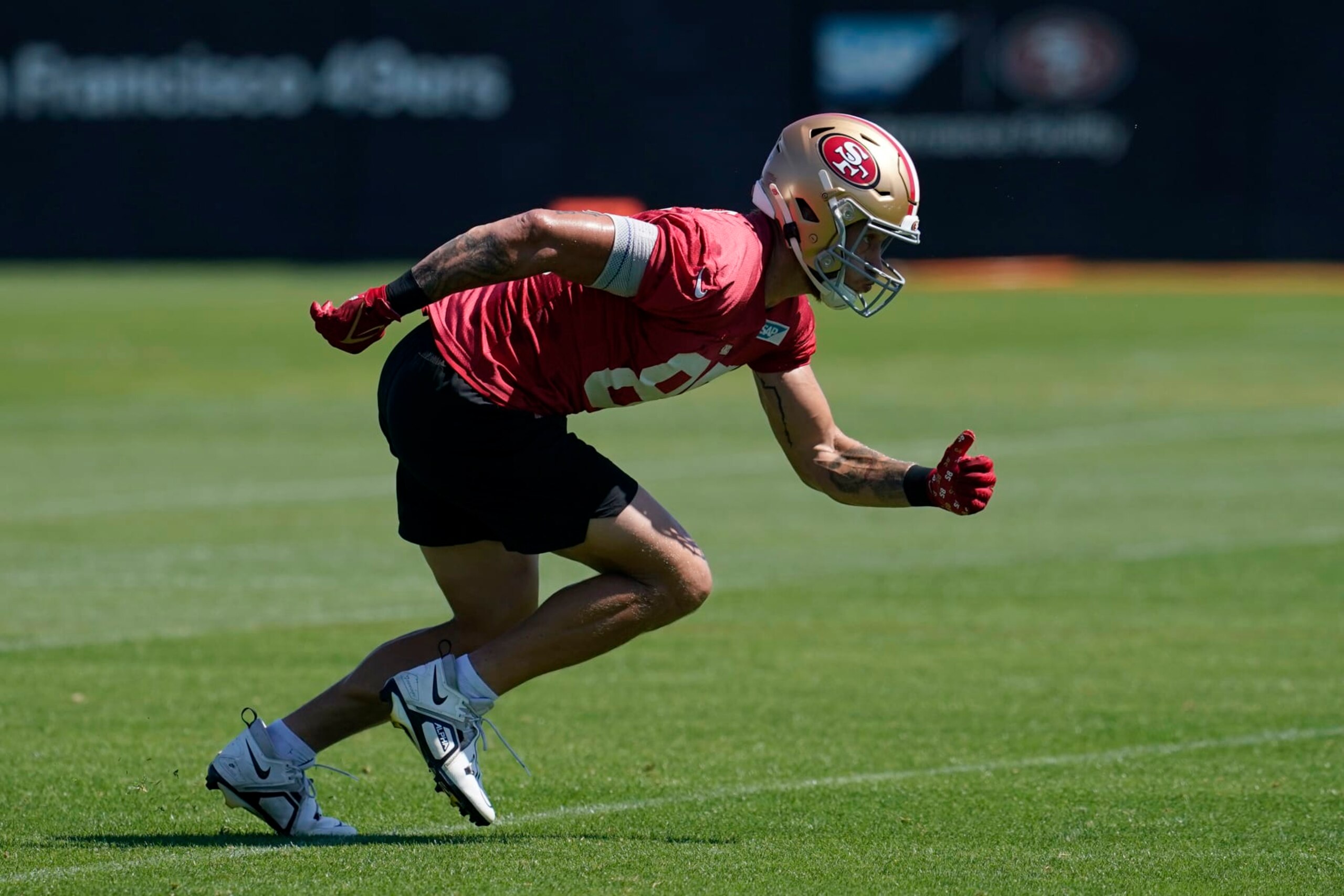 San Francisco 49ers' George Kittle takes part in drills at the NFL football team's practice facility in Santa Clara, Calif., Thursday, Sept. 1, 2022. (AP Photo/Jeff Chiu)