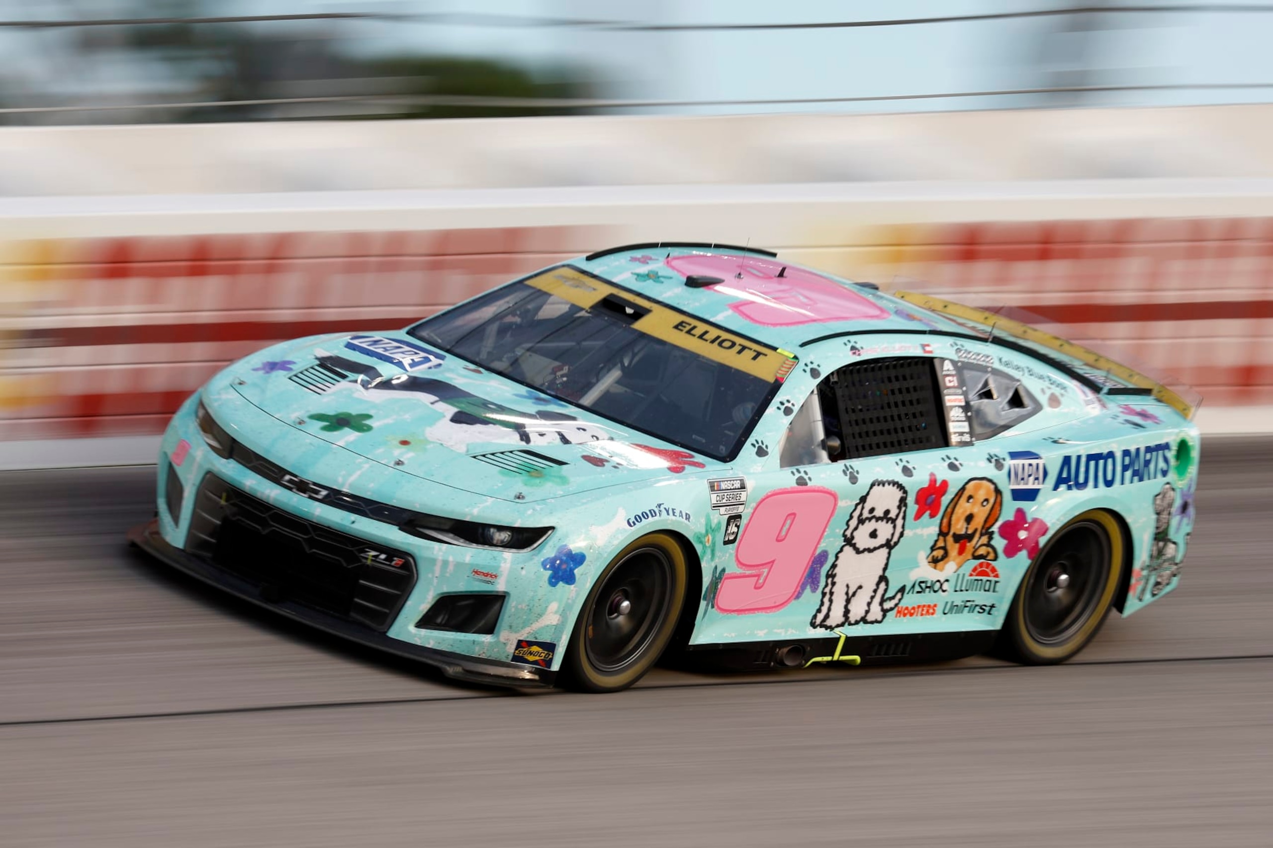 DARLINGTON, SOUTH CAROLINA - SEPTEMBER 04: Chase Elliott, driver of the #9 NAPA/Children's Chevrolet, drives during the NASCAR Cup Series Cook Out Southern 500 at Darlington Raceway on September 04, 2022 in Darlington, South Carolina. (Photo by Jared C. Tilton/Getty Images)