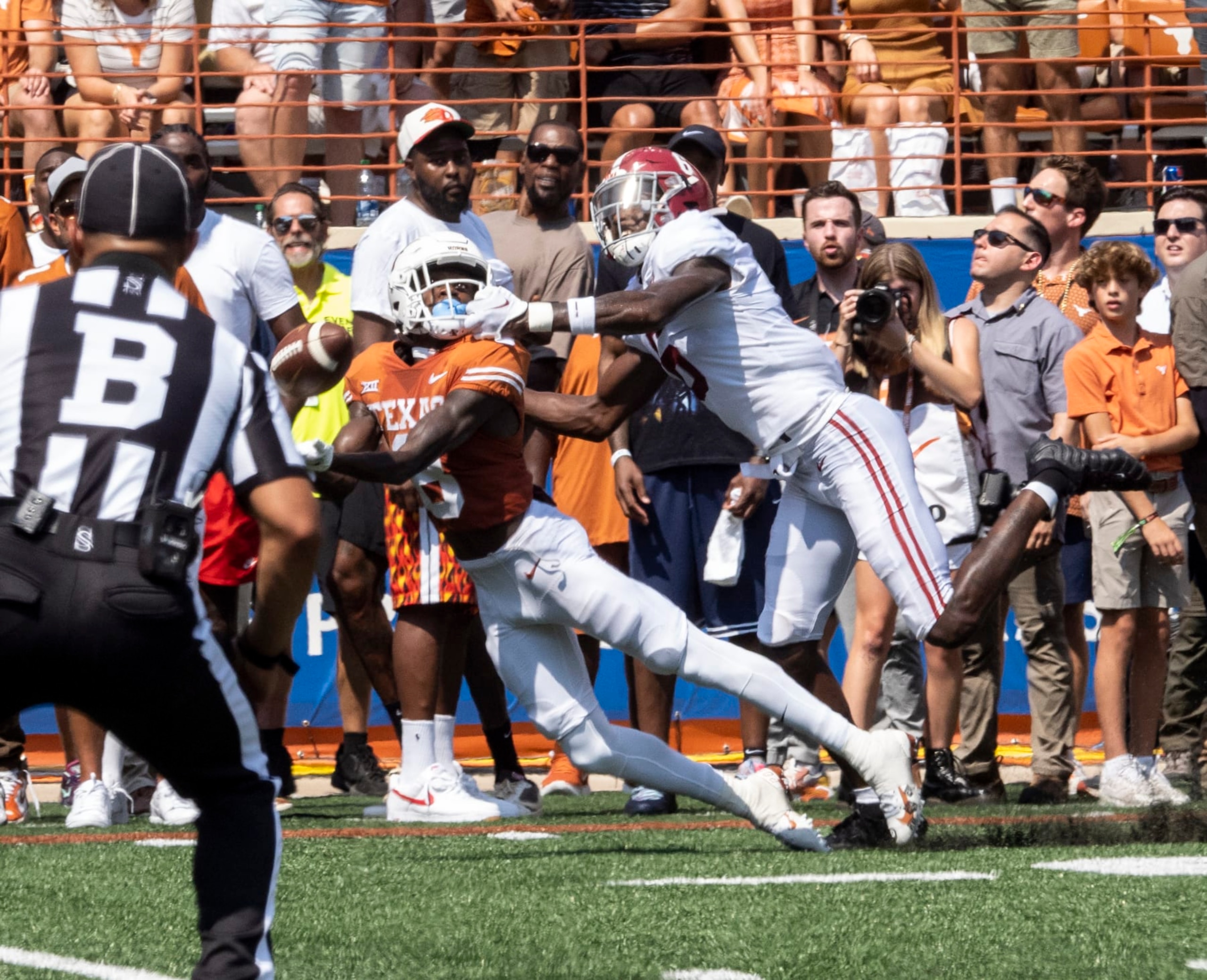 Texas receiver Xavier Worthy, left, catches as pass against Alabama defensive back Khyree Jackson, right, during the first half an NCAA college football game, Saturday, Sept. 10, 2022, in Austin, Texas. (AP Photo/Michael Thomas)