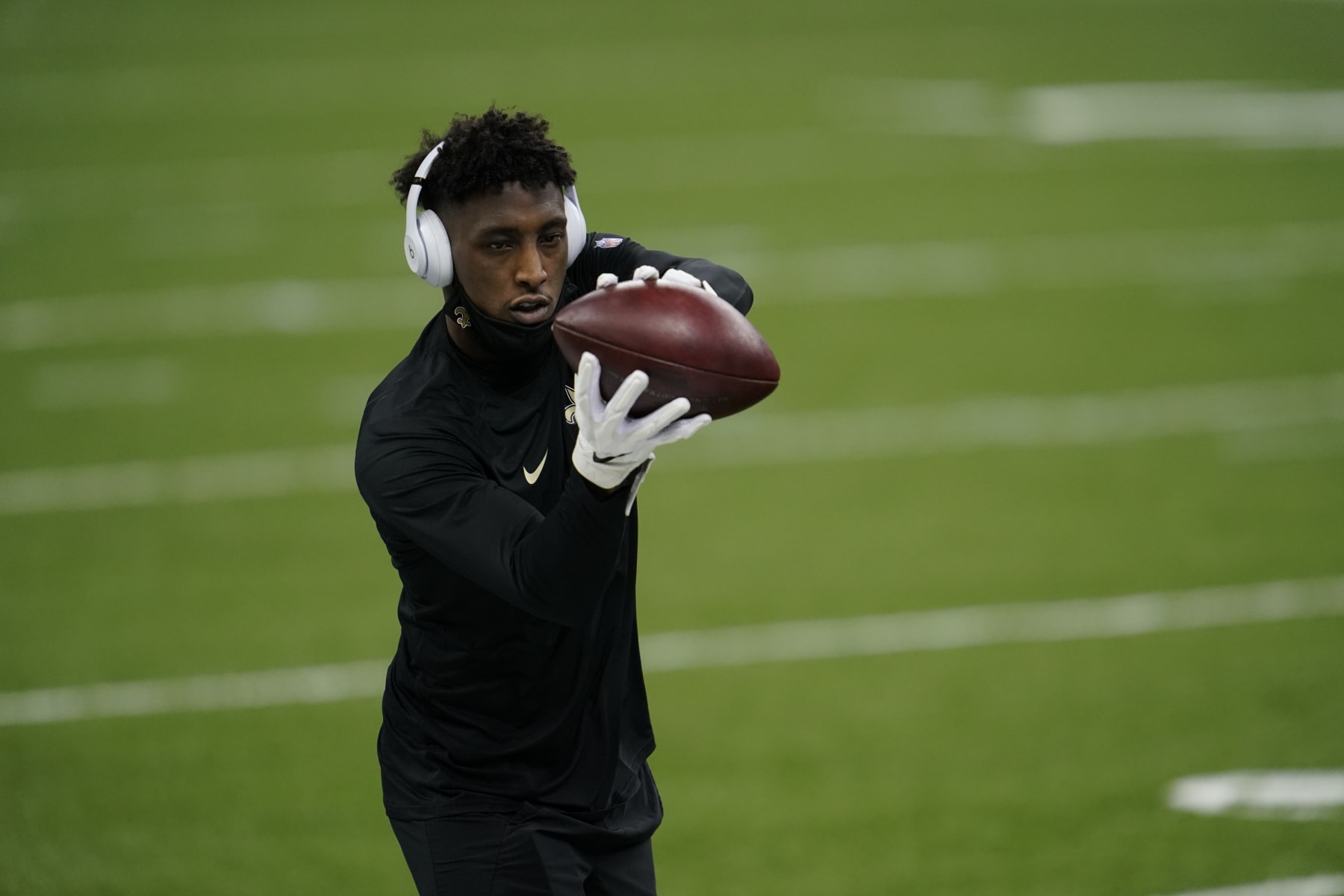 NEW ORLEANS, LOUISIANA - JANUARY 10: Michael Thomas #13 of the New Orleans Saints makes a catch during warm ups prior to an NFL wild-card playoff football game against the Chicago Bears on January 10, 2021 in New Orleans, Louisiana. (Photo by Cooper Neill/Getty Images)