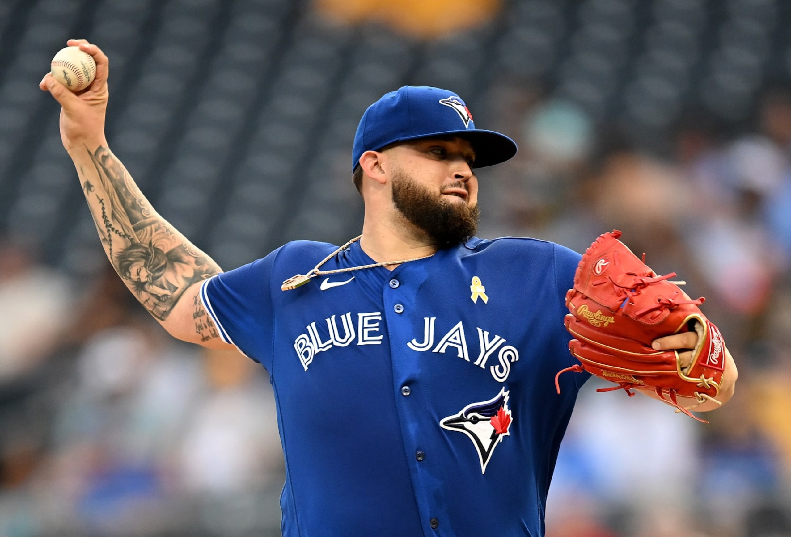 PITTSBURGH, PA - SEPTEMBER 02: Alek Manoah #6 of the Toronto Blue Jays pitches during the first inning against the Pittsburgh Pirates at PNC Park on September 2, 2022 in Pittsburgh, Pennsylvania. (Photo by Joe Sargent/Getty Images)