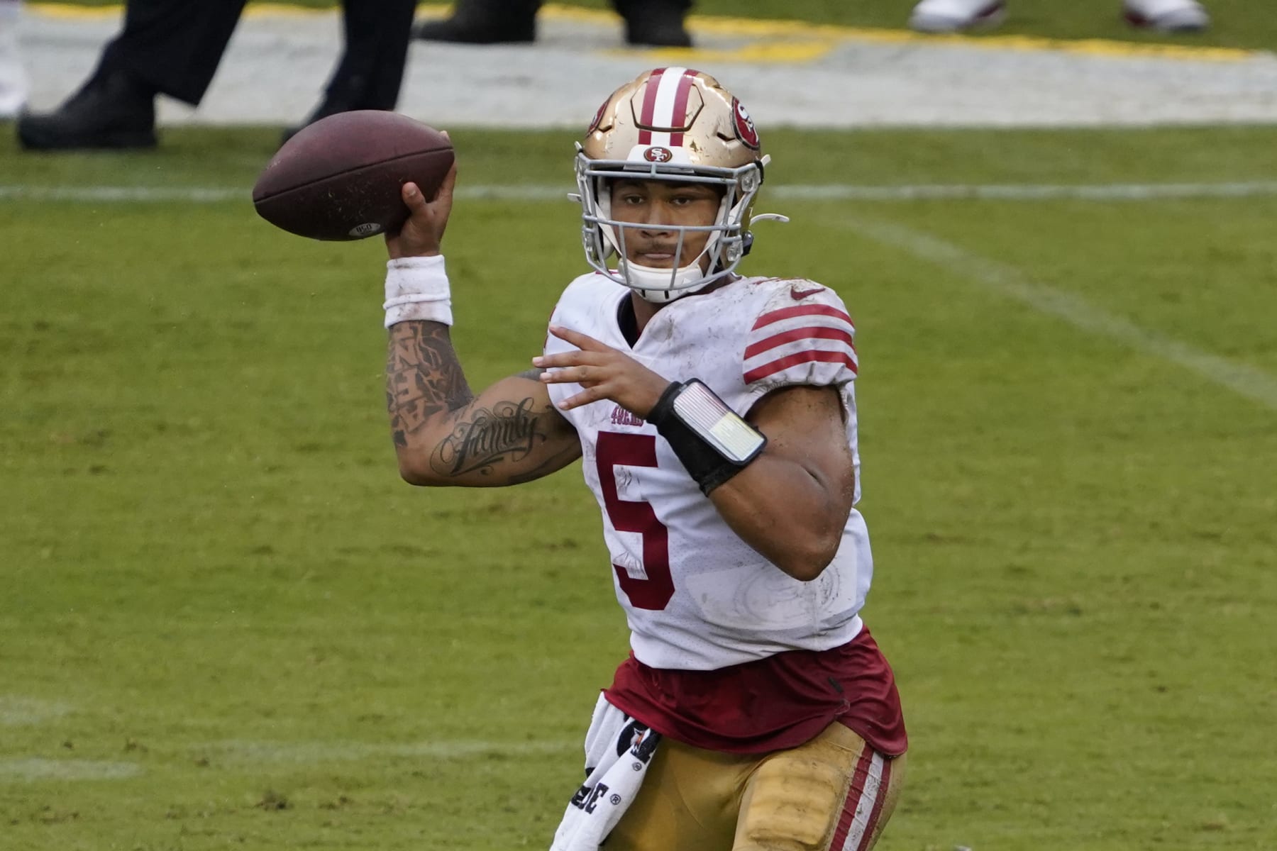San Francisco 49ers quarterback Trey Lance (5) looks to pass against the Chicago Bears during the second quarter in an NFL football game Sunday, Sept. 11, 2022, in Chicago. (AP Photo/David Banks)