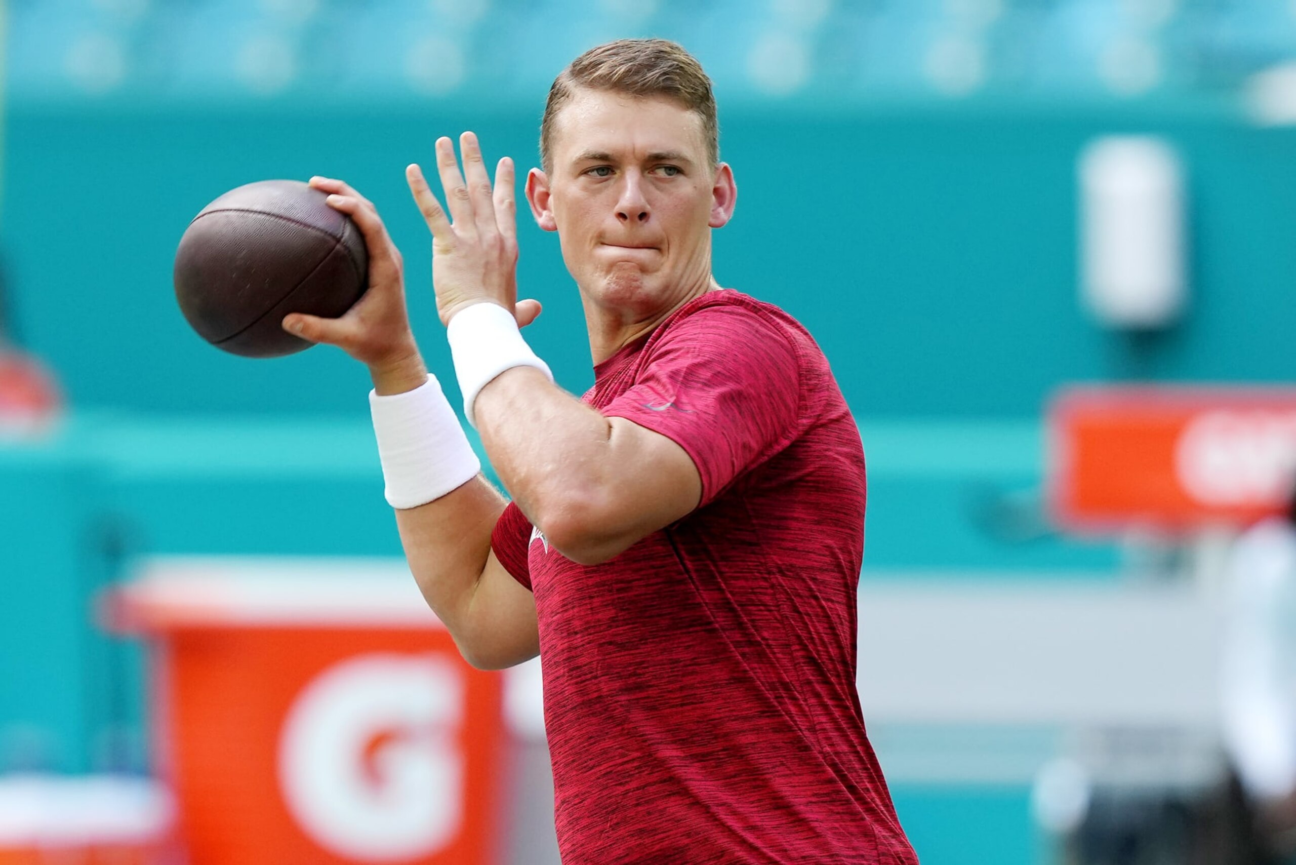 MIAMI GARDENS, FLORIDA - SEPTEMBER 11: Mac Jones #10 of the New England Patriots warms up before the game against the Miami Dolphins at Hard Rock Stadium on September 11, 2022 in Miami Gardens, Florida. (Photo by Eric Espada/Getty Images)