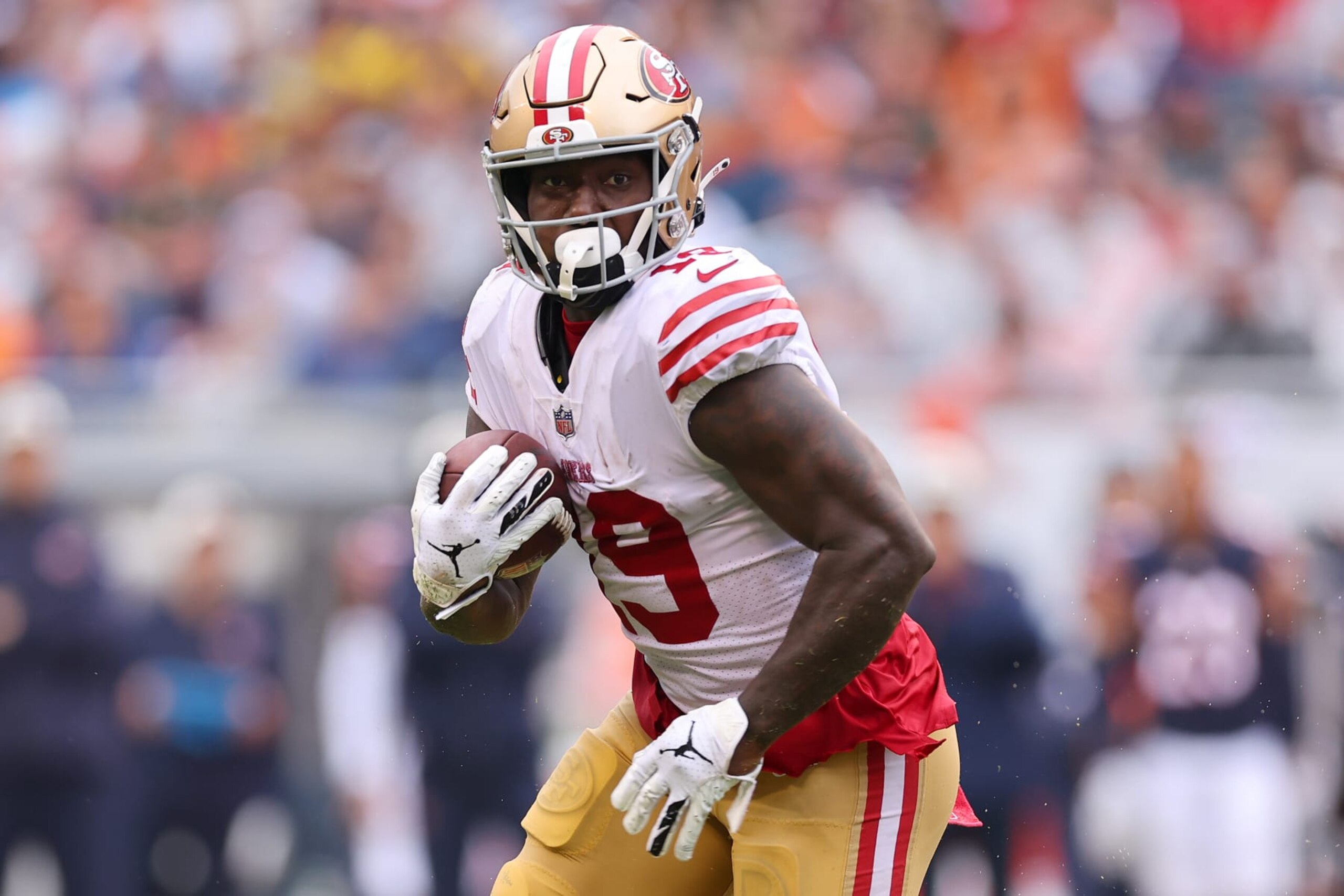 CHICAGO, ILLINOIS - SEPTEMBER 11: Wide receiver Deebo Samuel #19 of the San Francisco 49ers runs for a touchdown during the second quarter against the Chicago Bears at Soldier Field on September 11, 2022 in Chicago, Illinois. (Photo by Michael Reaves/Getty Images)