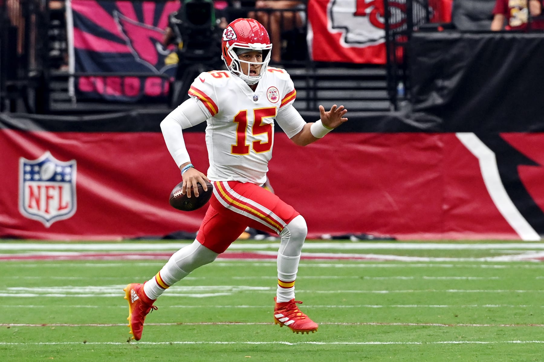 GLENDALE, ARIZONA - SEPTEMBER 11: Quarterback Patrick Mahomes #15 of the Kansas City Chiefs runs with the ball during the game against the Arizona Cardinals at State Farm Stadium on September 11, 2022 in Glendale, Arizona. (Photo by Norm Hall/Getty Images)