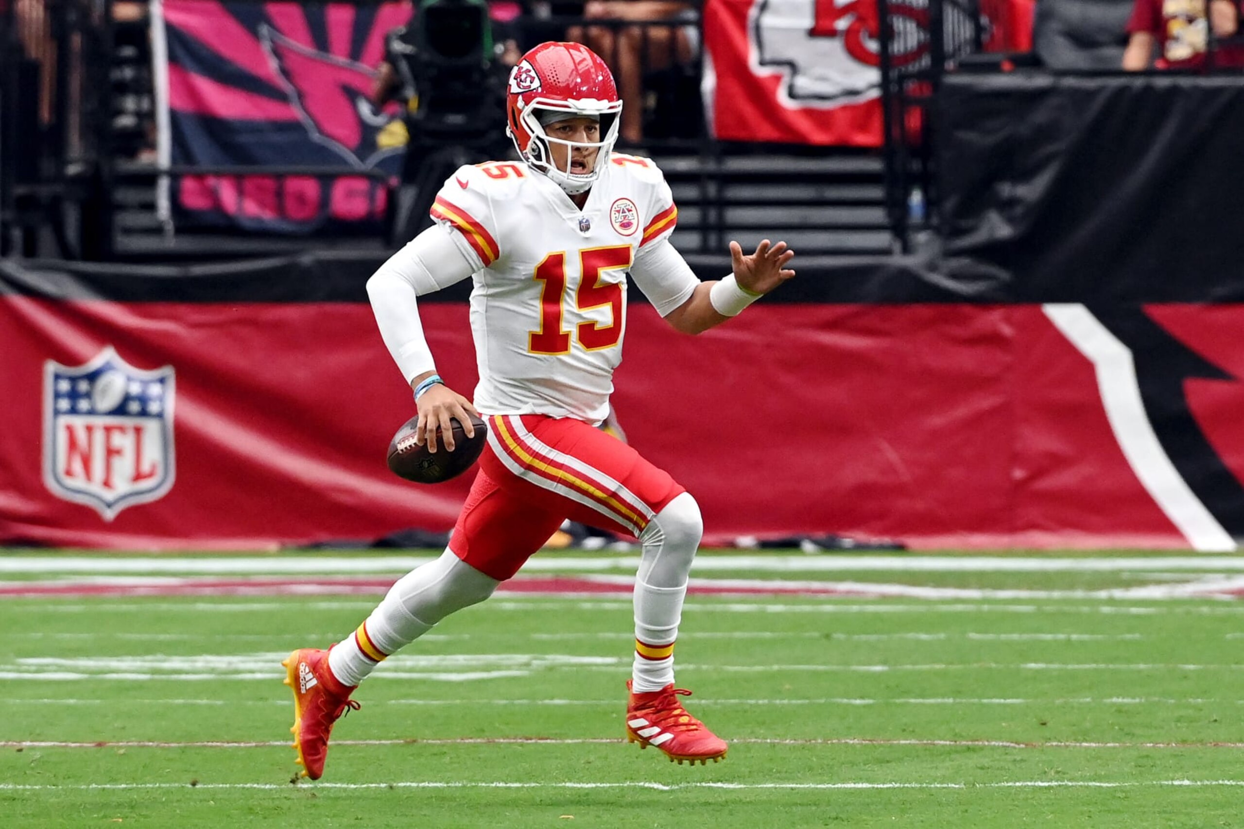 GLENDALE, ARIZONA - SEPTEMBER 11: Quarterback Patrick Mahomes #15 of the Kansas City Chiefs runs with the ball during the game against the Arizona Cardinals at State Farm Stadium on September 11, 2022 in Glendale, Arizona. (Photo by Norm Hall/Getty Images)