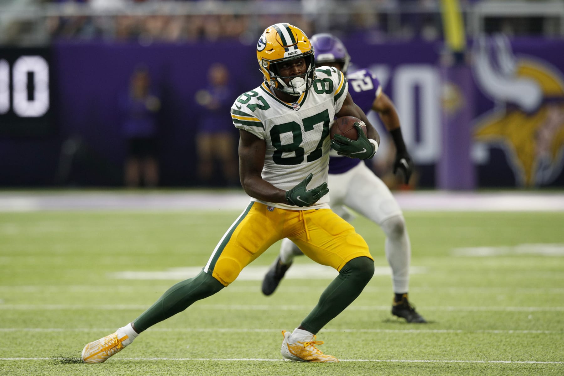 MINNEAPOLIS, MINNESOTA - SEPTEMBER 11: Romeo Doubs #87 of the Green Bay Packers catches a pass during the fourth quarter in the game against the Minnesota Vikings at U.S. Bank Stadium on September 11, 2022 in Minneapolis, Minnesota. (Photo by David Berding/Getty Images)