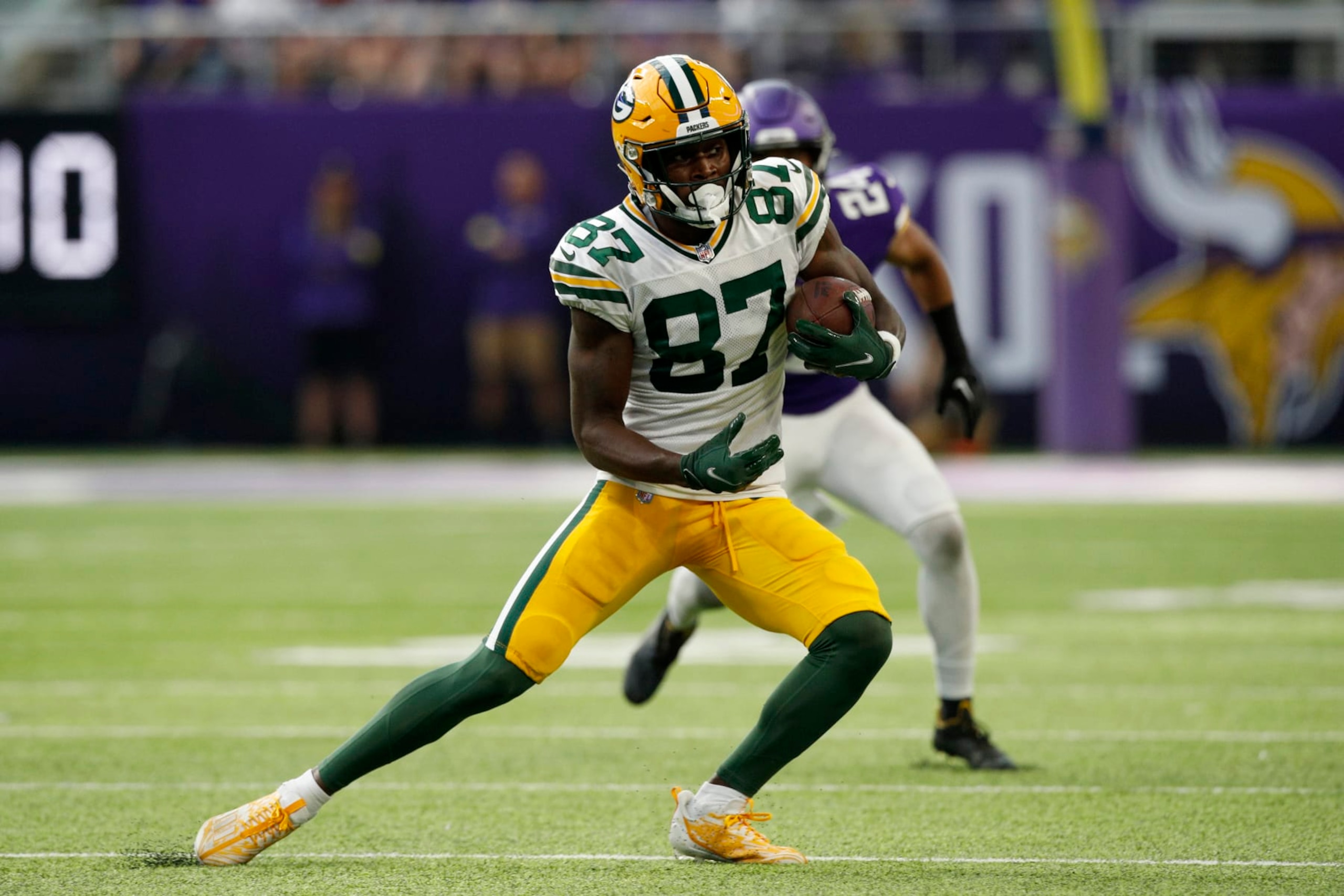 MINNEAPOLIS, MINNESOTA - SEPTEMBER 11: Romeo Doubs #87 of the Green Bay Packers catches a pass during the fourth quarter in the game against the Minnesota Vikings at U.S. Bank Stadium on September 11, 2022 in Minneapolis, Minnesota. (Photo by David Berding/Getty Images)