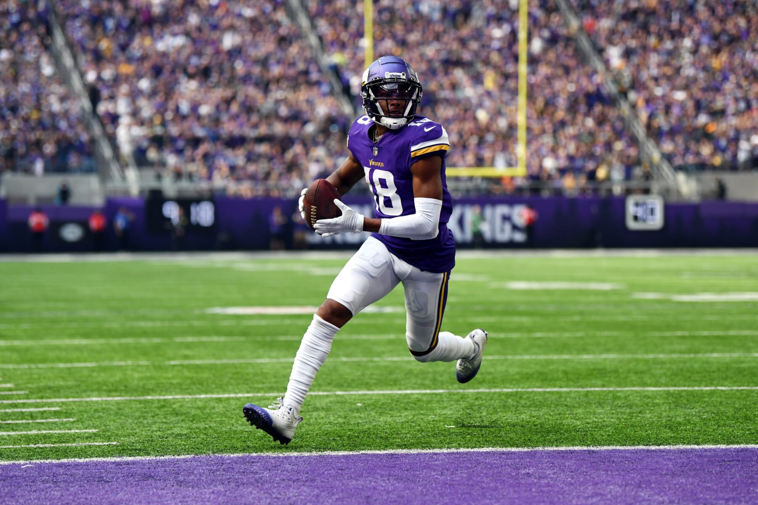 MINNEAPOLIS, MINNESOTA - SEPTEMBER 11: Justin Jefferson #18 of the Minnesota Vikings scores a touchdown during the first quarter in the game against the Green Bay Packers at U.S. Bank Stadium on September 11, 2022 in Minneapolis, Minnesota. (Photo by Stephen Maturen/Getty Images)