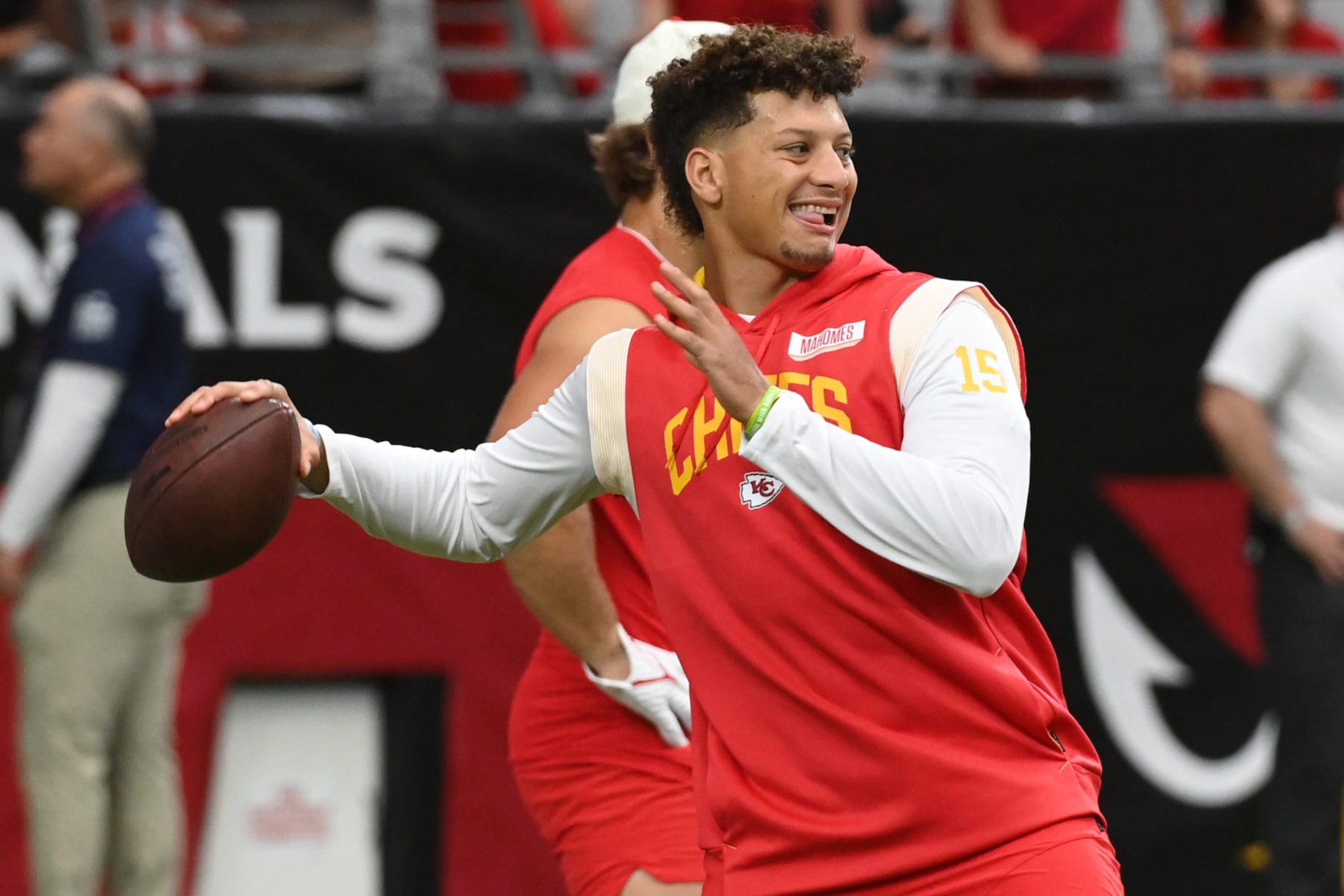 GLENDALE, ARIZONA - SEPTEMBER 11: Quarterback Patrick Mahomes #15 of the Kansas City Chiefs warms up before the game against the against the Arizona Cardinals at State Farm Stadium on September 11, 2022 in Glendale, Arizona. (Photo by Norm Hall/Getty Images)