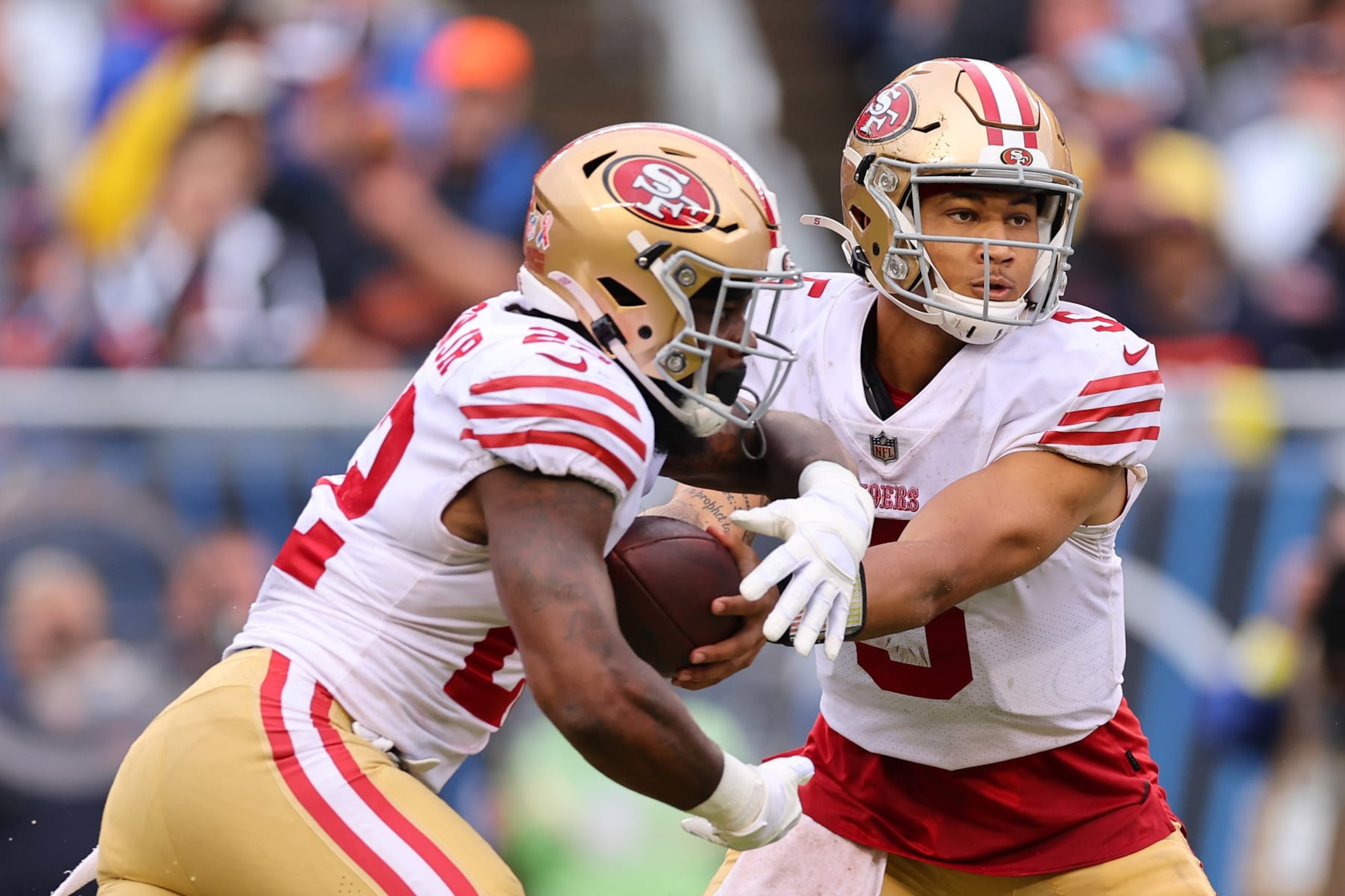 CHICAGO, ILLINOIS - SEPTEMBER 11: Quarterback Trey Lance #5 of the San Francisco 49ers hands off to running back Jeff Wilson Jr. #22 of the San Francisco 49ers during the first half against the Chicago Bears at Soldier Field on September 11, 2022 in Chicago, Illinois. (Photo by Michael Reaves/Getty Images) CHICAGO, ILLINOIS - SEPTEMBER 11: Quarterback Trey Lance #5 of the San Francisco 49ers hands off to running back Jeff Wilson Jr. #22 of the San Francisco 49ers during the first half against the Chicago Bears at Soldier Field on September 11, 2022 in Chicago, Illinois. (Photo by Michael Reaves/Getty Images)