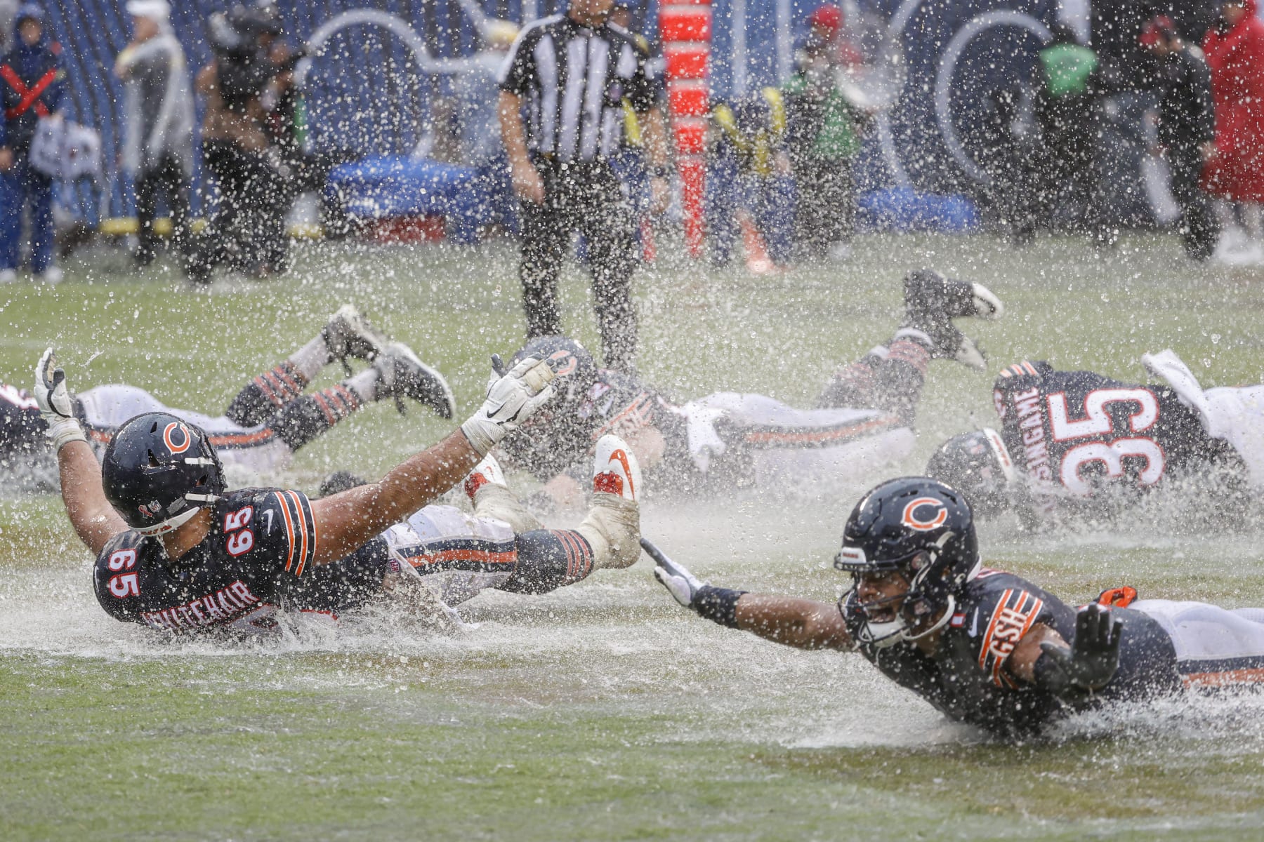 Chicago Bears center Cody Whitehair, left, and quarterback Justin Fields, right, celebrate with teammates the Bears win against the San Francisco 49ers in an NFL football game, Sunday, Sept. 11, 2022, in Chicago. (AP Photo/Kamil Krzaczynski)