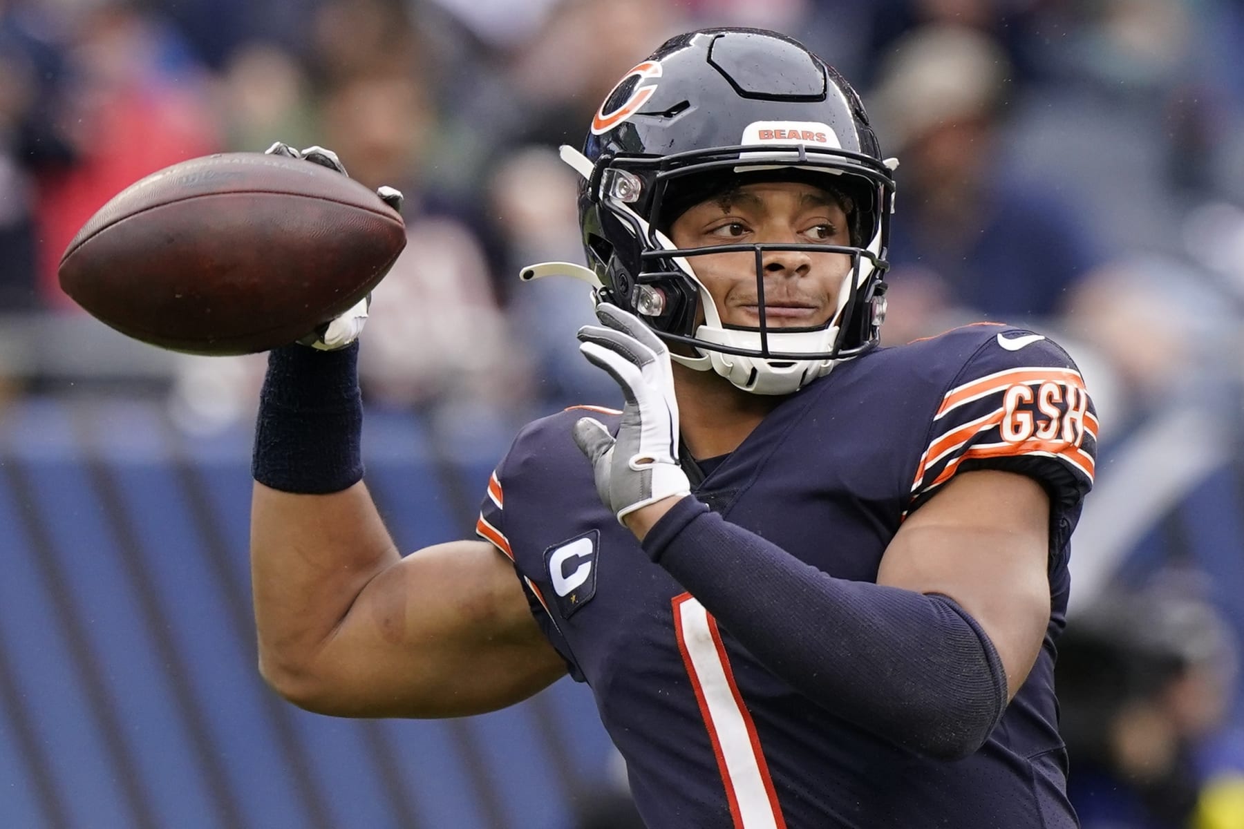 Chicago Bears' Justin Fields thorws during the second half of an NFL football game against the San Francisco 49ers Sunday, Sept. 11, 2022, in Chicago. (AP Photo/Nam Y. Huh)