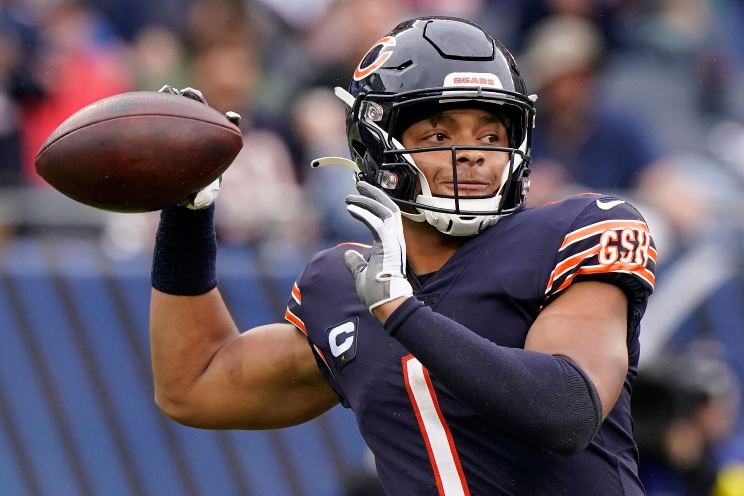 Chicago Bears' Justin Fields thorws during the second half of an NFL football game against the San Francisco 49ers Sunday, Sept. 11, 2022, in Chicago. (AP Photo/Nam Y. Huh)