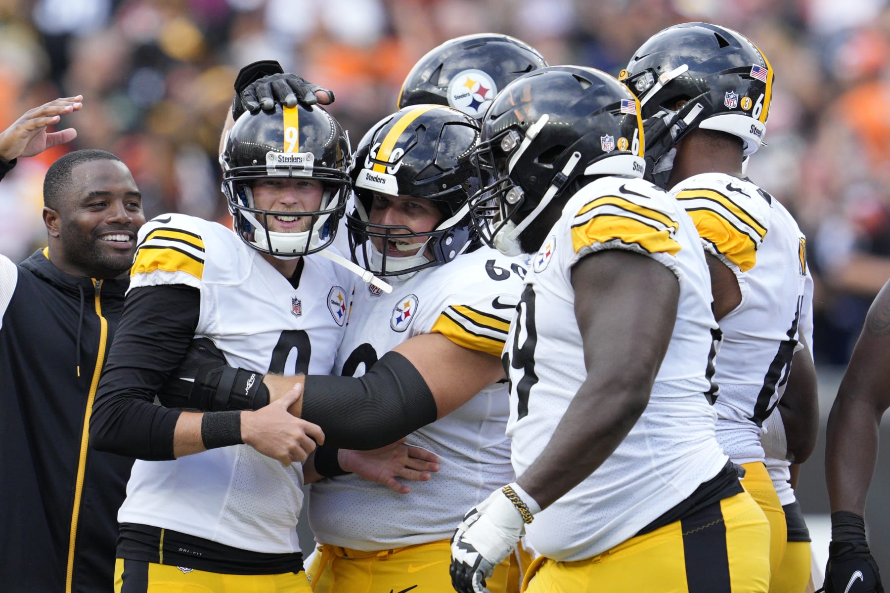 Pittsburgh Steelers placekicker Chris Boswell (9) reacts after kicking the winning field goal during overtime of an NFL football game against the Cincinnati Bengals, Sunday, Sept. 11, 2022, in Cincinnati. (AP Photo/Jeff Dean)