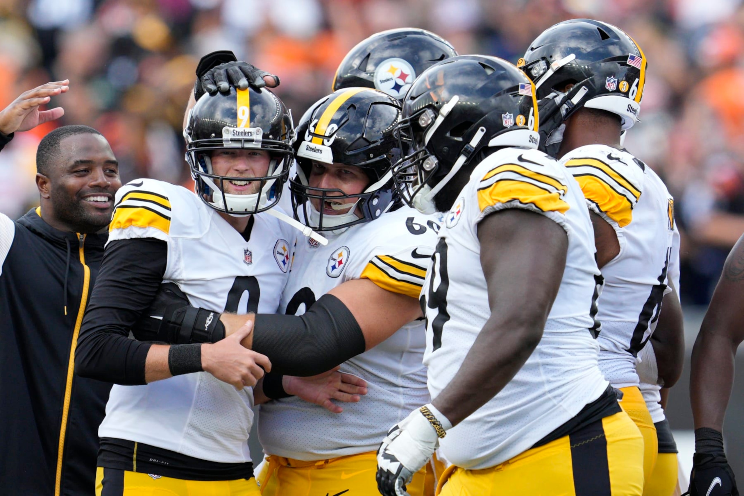 Pittsburgh Steelers placekicker Chris Boswell (9) reacts after kicking the winning field goal during overtime of an NFL football game against the Cincinnati Bengals, Sunday, Sept. 11, 2022, in Cincinnati. (AP Photo/Jeff Dean)