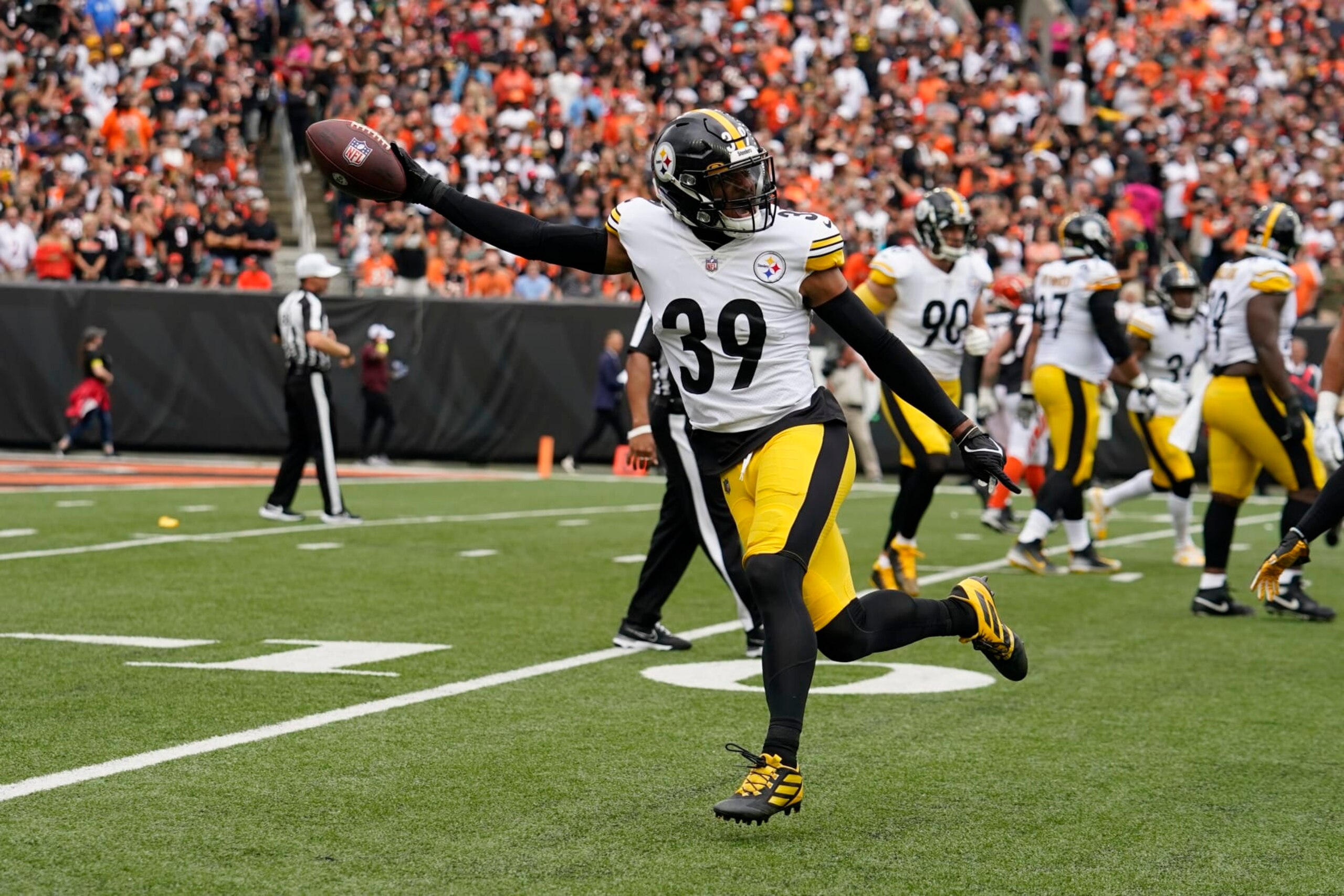 Pittsburgh Steelers safety Minkah Fitzpatrick (39) celebrates after returning an interception for a touchdown during the first half of an NFL football game against the Cincinnati Bengals, Sunday, Sept. 11, 2022, in Cincinnati. (AP Photo/Jeff Dean)