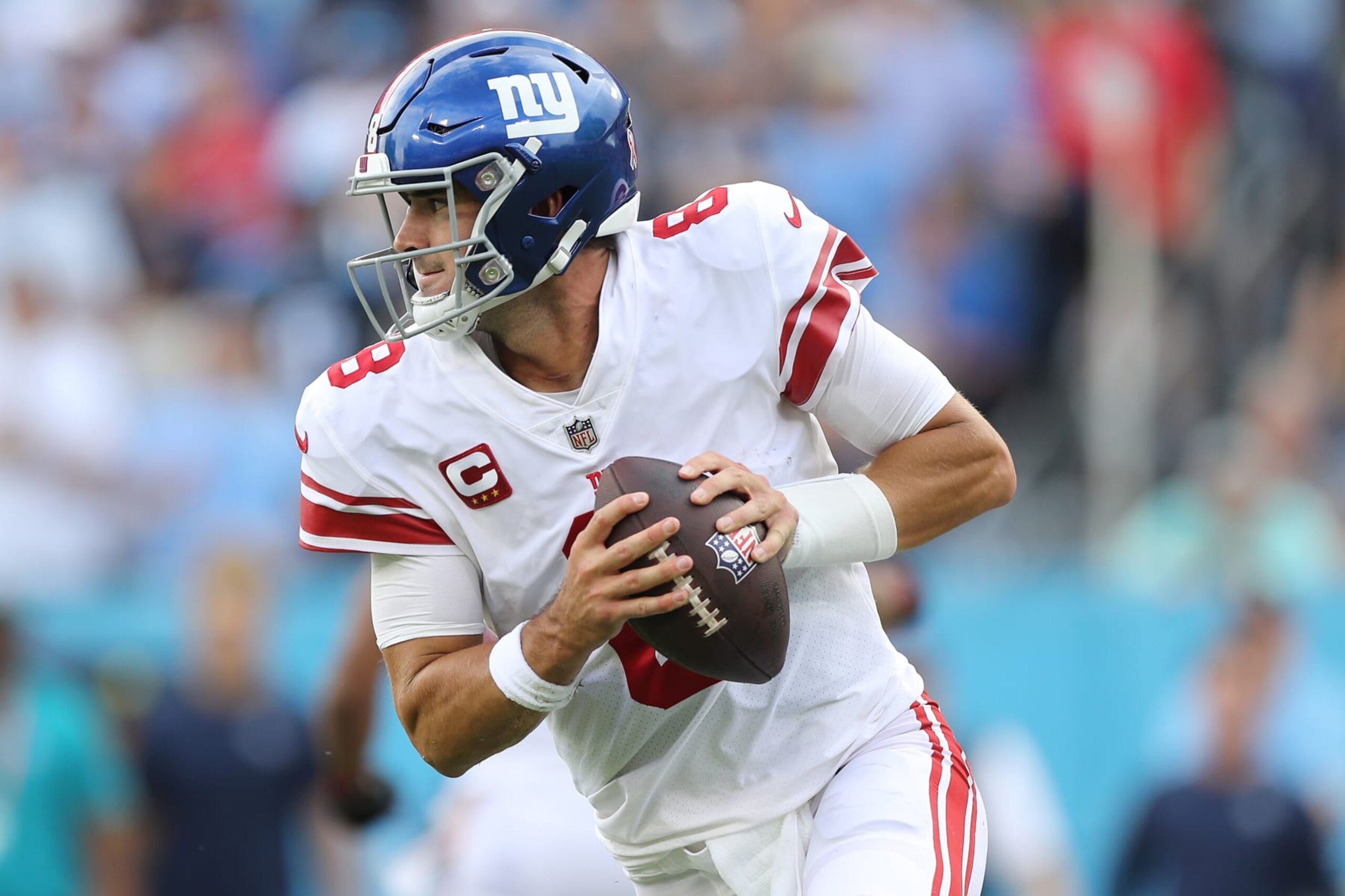 NASHVILLE, TENNESSEE - SEPTEMBER 11: Quarterback Daniel Jones #8 of the New York Giants attempts a pass during the first half against the Tennessee Titans at Nissan Stadium on September 11, 2022 in Nashville, Tennessee. (Photo by Justin Ford/Getty Images)