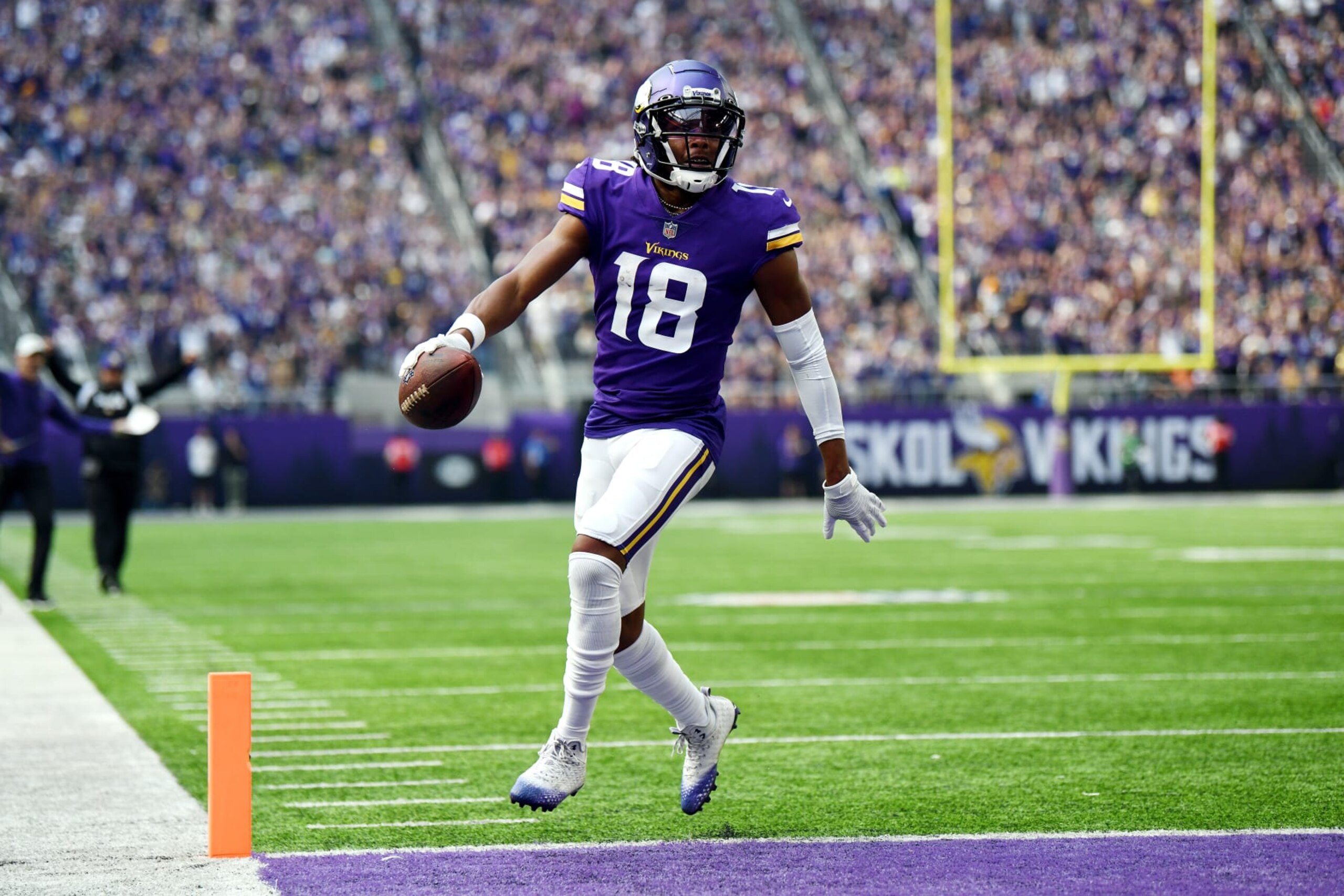 MINNEAPOLIS, MINNESOTA - SEPTEMBER 11: Justin Jefferson #18 of the Minnesota Vikings scores a touchdown during the first quarter in the game against the Green Bay Packers at U.S. Bank Stadium on September 11, 2022 in Minneapolis, Minnesota. (Photo by Stephen Maturen/Getty Images)