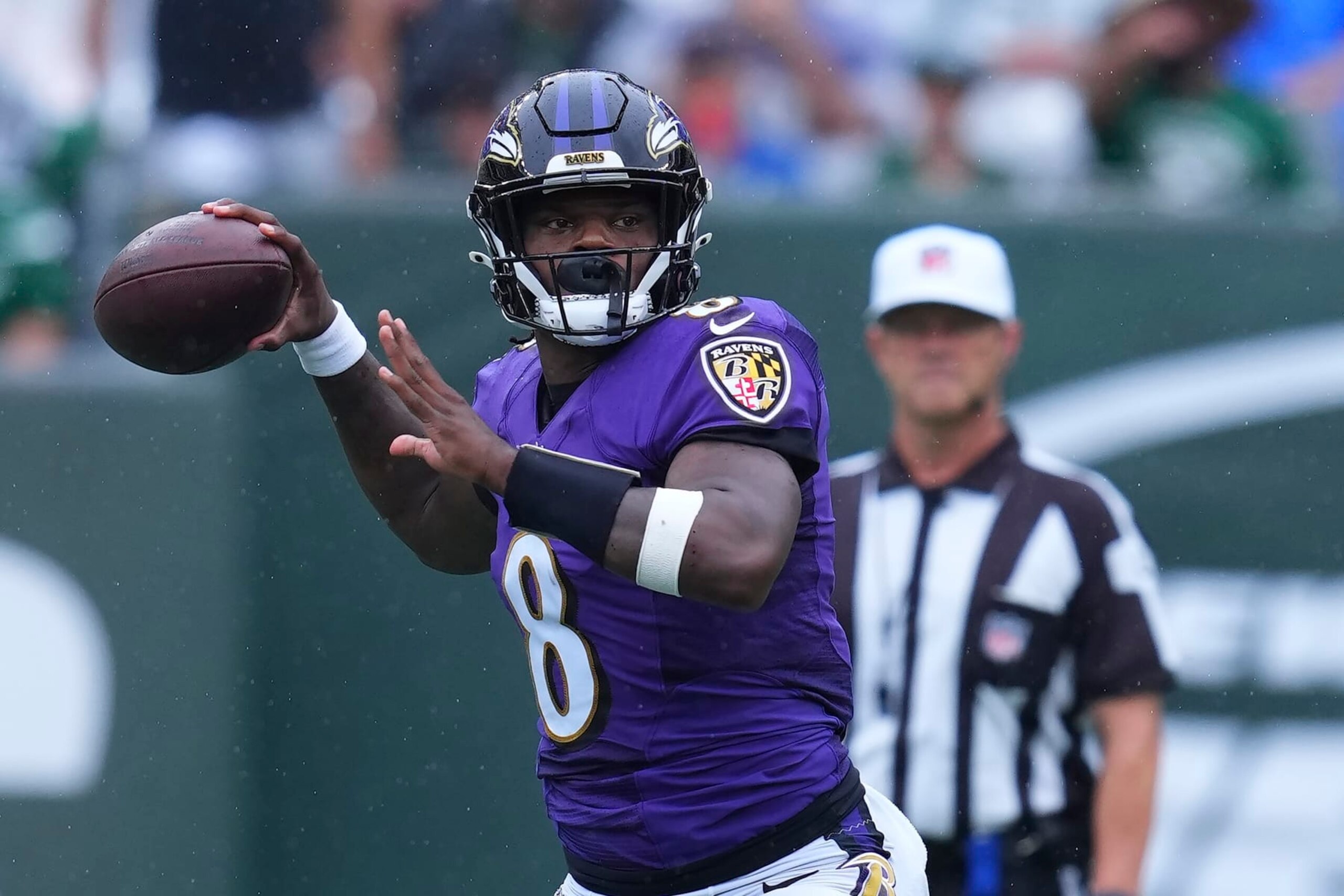 EAST RUTHERFORD, NJ - SEPTEMBER 11: Lamar Jackson #8 of the Baltimore Ravens passes the ball against the New York Jets at MetLife Stadium on September 11, 2022 in East Rutherford, New Jersey. (Photo by Mitchell Leff/Getty Images)