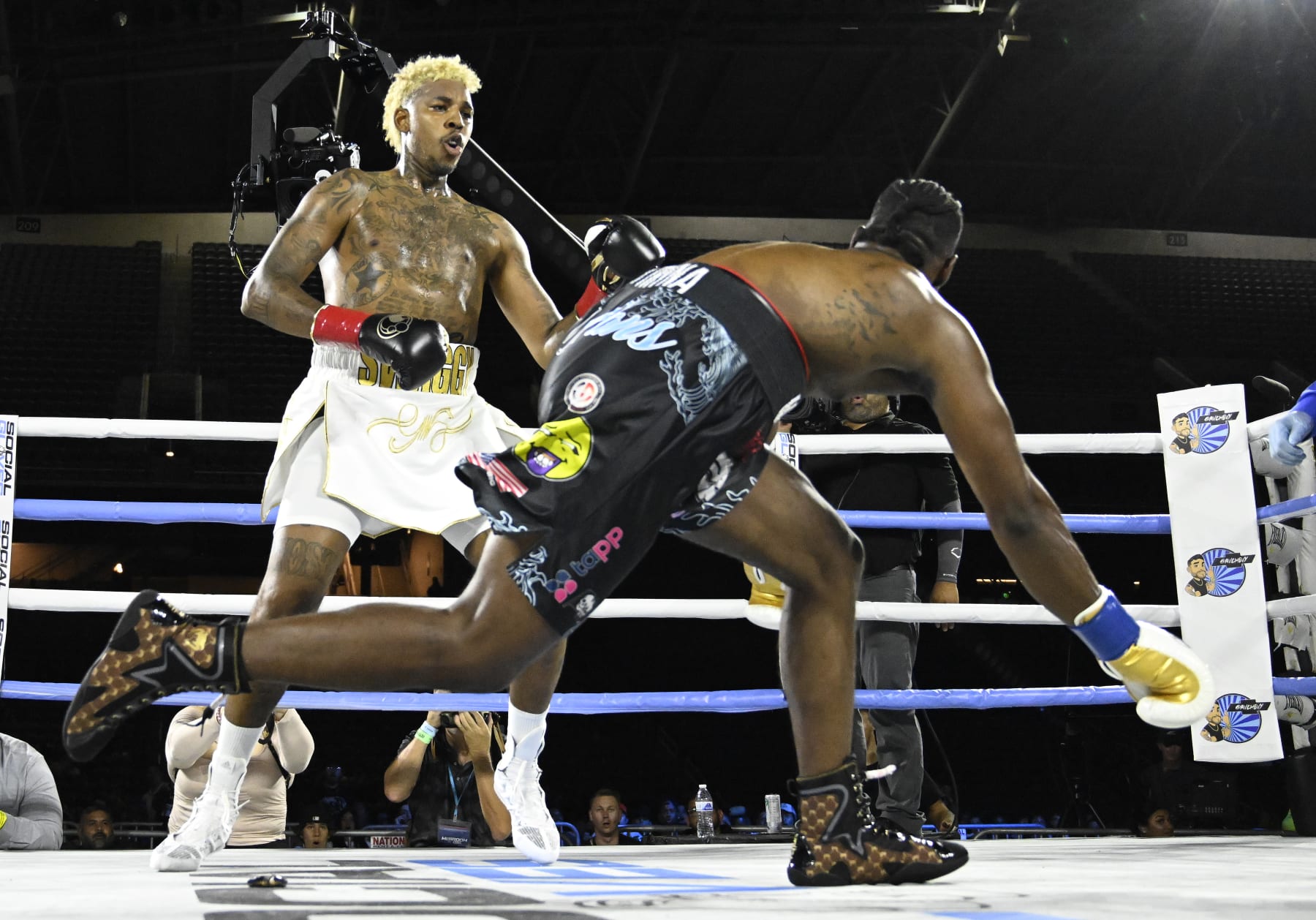 LOS ANGELES, CA - SEPTEMBER 10: Nick Young, white trunks, causes Malcolm Minikon to stumble in the second round at Banc of California Stadium on September 10, 2022 in Los Angeles, California. (Photo by John McCoy/Getty Images)