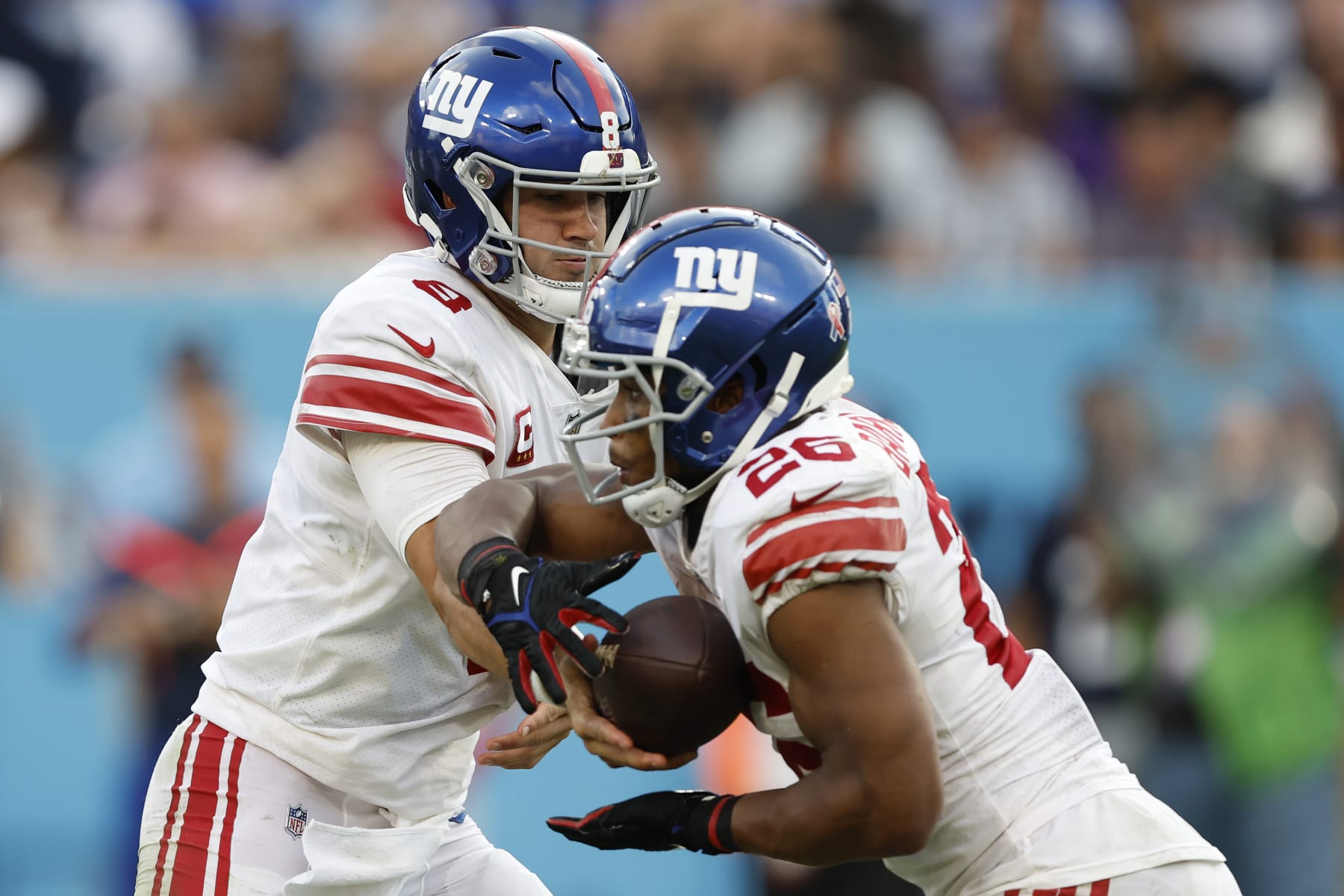 NASHVILLE, TENNESSEE - SEPTEMBER 11: Quarterback Daniel Jones #8 of the New York Giants hands the ball off to running back Saquon Barkley #26 of the New York Giants during the second half against the Tennessee Titans at Nissan Stadium on September 11, 2022 in Nashville, Tennessee. (Photo by Wesley Hitt/Getty Images)