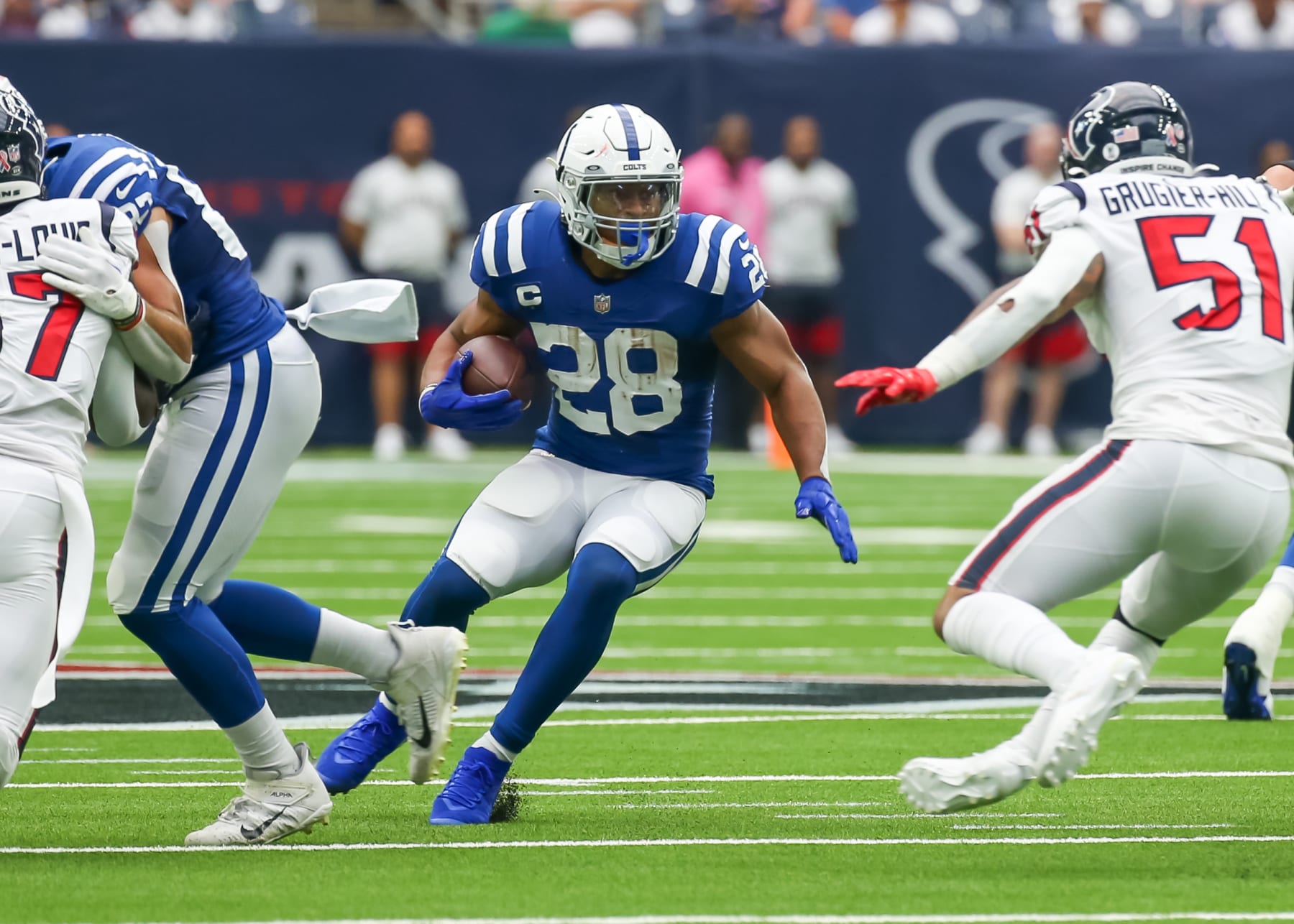 HOUSTON, TX - SEPTEMBER 11:  Indianapolis Colts running back Jonathan Taylor (28) carries the ball in the first quarter during the NFL game between the Indianapolis Colts and Houston Texans on September 11, 2022 at NRG Stadium in Houston, Texas.  (Photo by Leslie Plaza Johnson/Icon Sportswire via Getty Images)