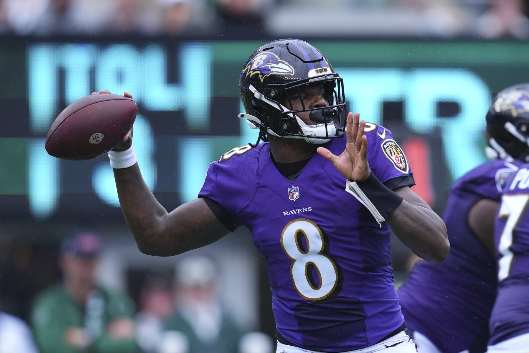 EAST RUTHERFORD, NJ - SEPTEMBER 11: Lamar Jackson #8 of the Baltimore Ravens passes the ball against the New York Jets at MetLife Stadium on September 11, 2022 in East Rutherford, New Jersey. (Photo by Mitchell Leff/Getty Images)