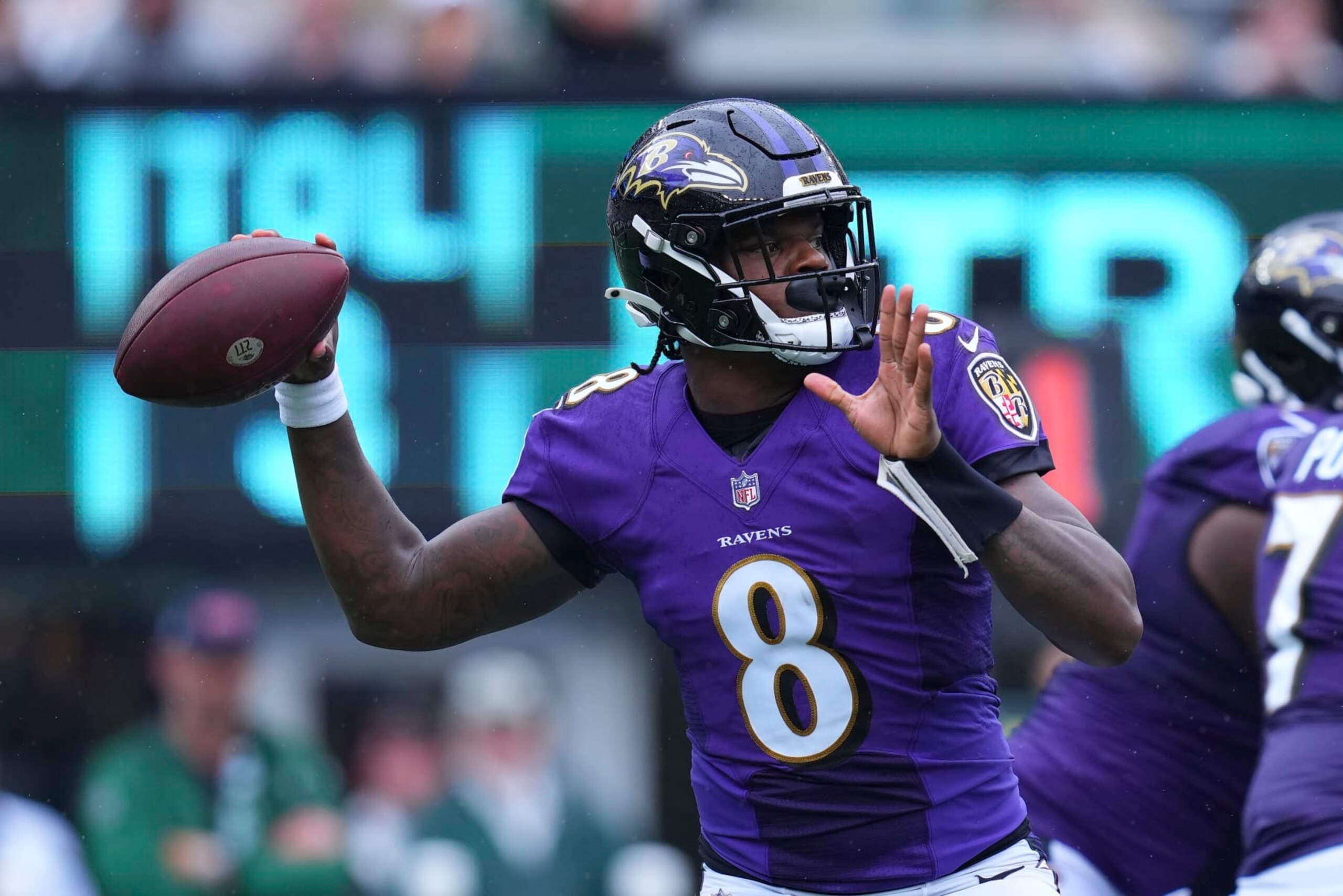 EAST RUTHERFORD, NJ - SEPTEMBER 11: Lamar Jackson #8 of the Baltimore Ravens passes the ball against the New York Jets at MetLife Stadium on September 11, 2022 in East Rutherford, New Jersey. (Photo by Mitchell Leff/Getty Images)