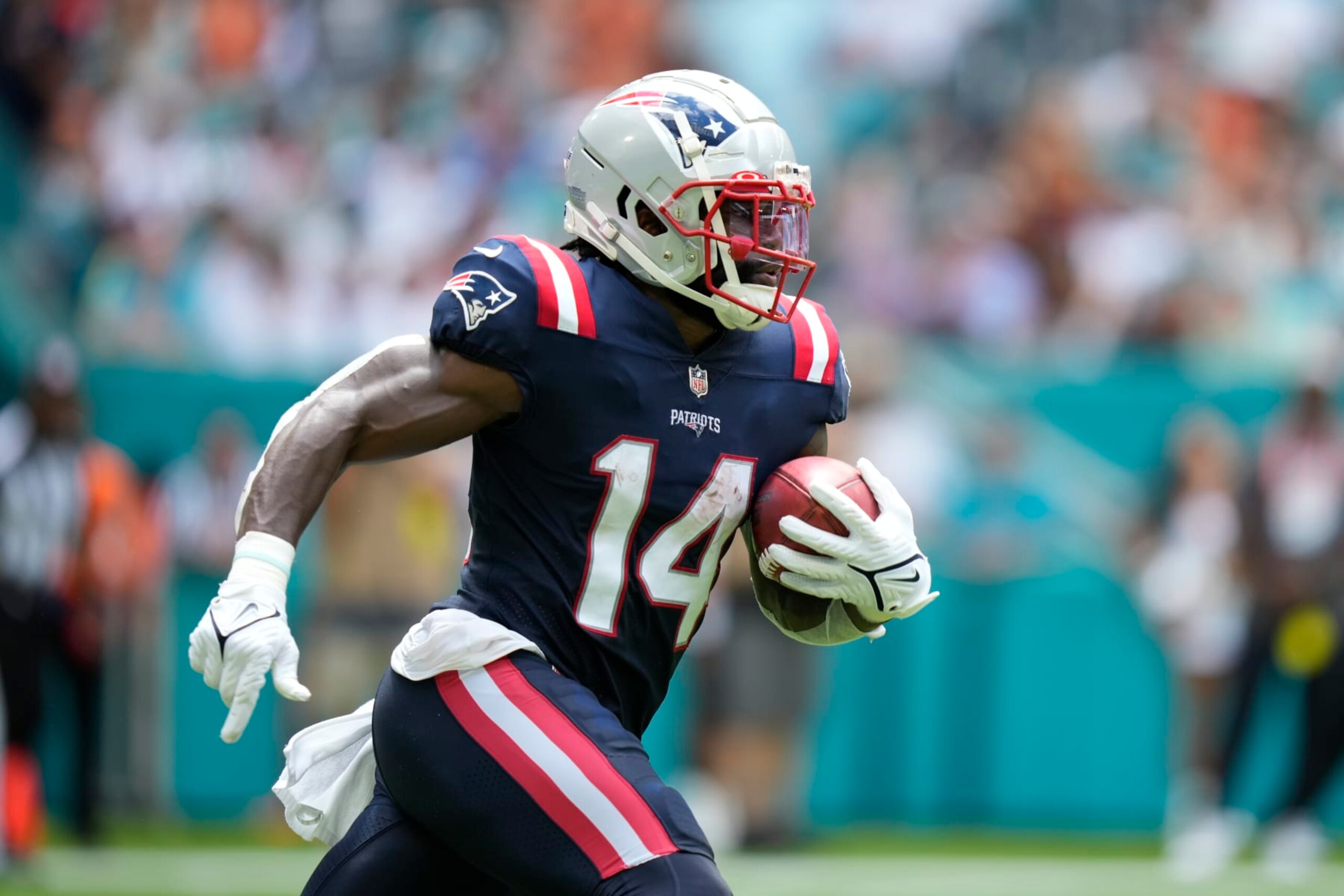 MIAMI GARDENS, FL - SEPTEMBER 11: New England Patriots wide receiver Ty Montgomery (14) returns a kick during the game between the New England Patriots  and the Miami Dolphins, on Sunday, September 11, 2022 at Hard Rock Stadium in Miami Gardens, FL (Photo by Peter Joneleit/Icon Sportswire via Getty Images)
