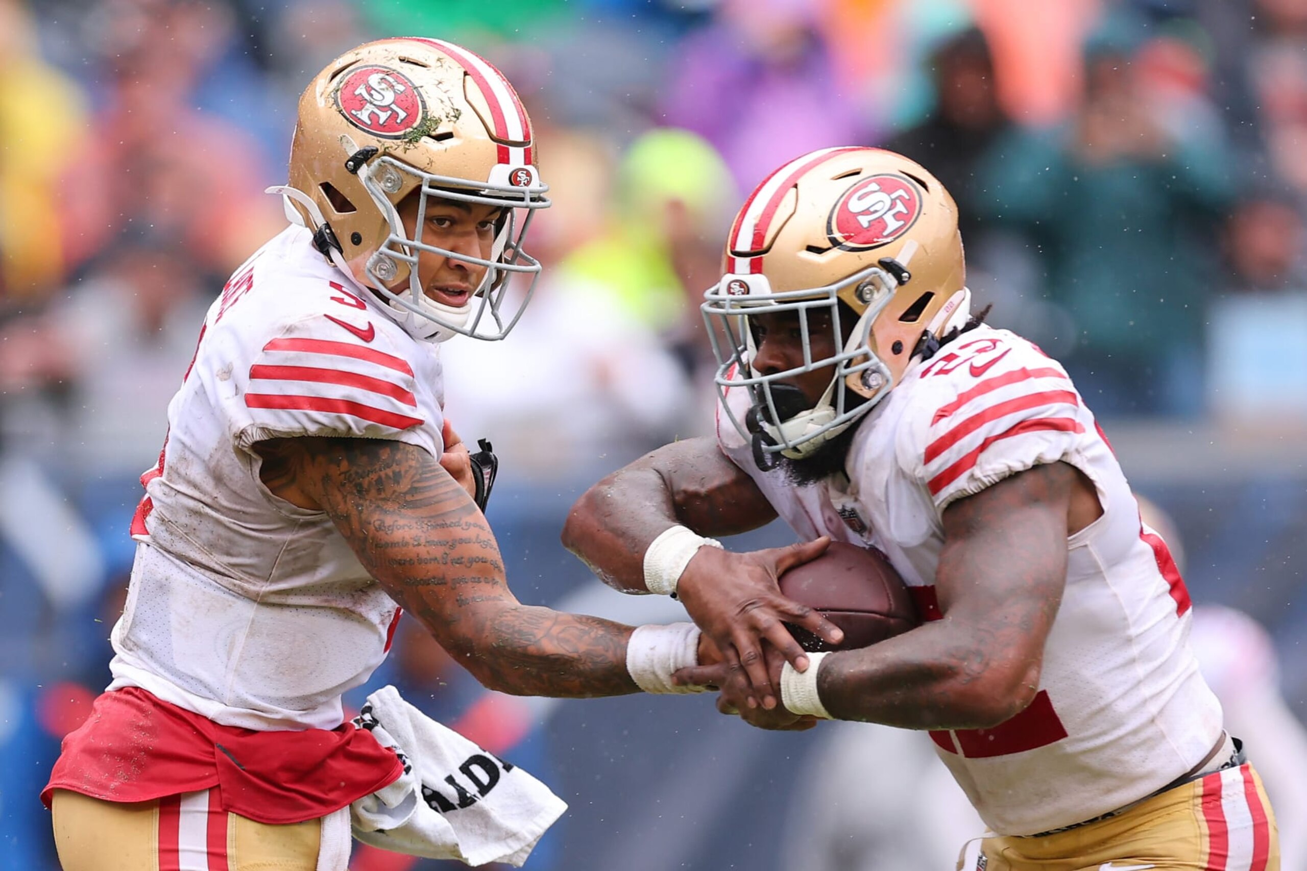 CHICAGO, ILLINOIS - SEPTEMBER 11: Quarterback Trey Lance #5 of the San Francisco 49ers hands the ball off to running back Jeff Wilson Jr. #22 of the San Francisco 49ers during the second half against the Chicago Bears at Soldier Field on September 11, 2022 in Chicago, Illinois. (Photo by Michael Reaves/Getty Images)