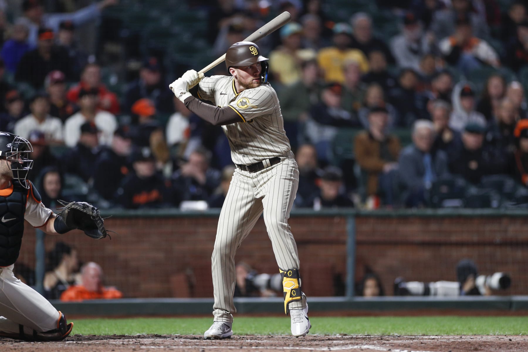 SAN FRANCISCO, CA - AUGUST 29: San Diego Padres first basemen Brandon Drury (17) waits for the pitch in the fifth inning during a game between the San Diego Padres and San Francisco Giants on August 29, 2022, at Oracle Park in San Francisco, CA. (Photo by Brandon Sloter/Icon Sportswire via Getty Images)