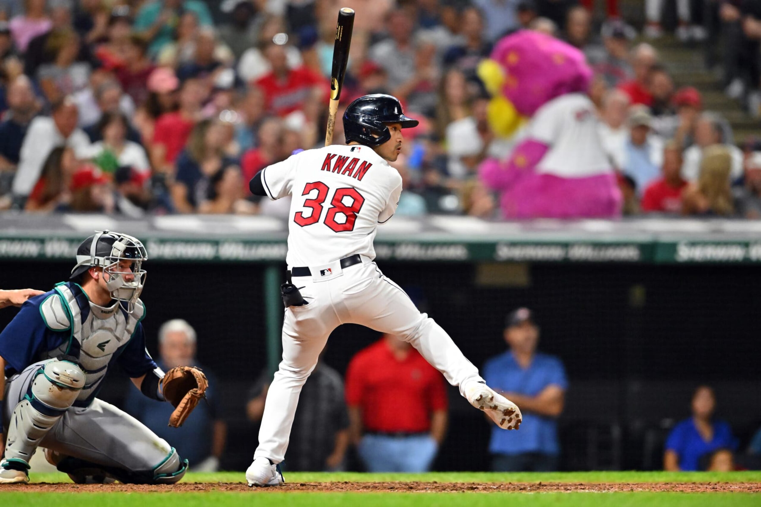 CLEVELAND, OHIO - SEPTEMBER 02: Steven Kwan #38 of the Cleveland Guardians at bat during the eighth inning against the Seattle Mariners at Progressive Field on September 02, 2022 in Cleveland, Ohio. (Photo by Jason Miller/Getty Images)