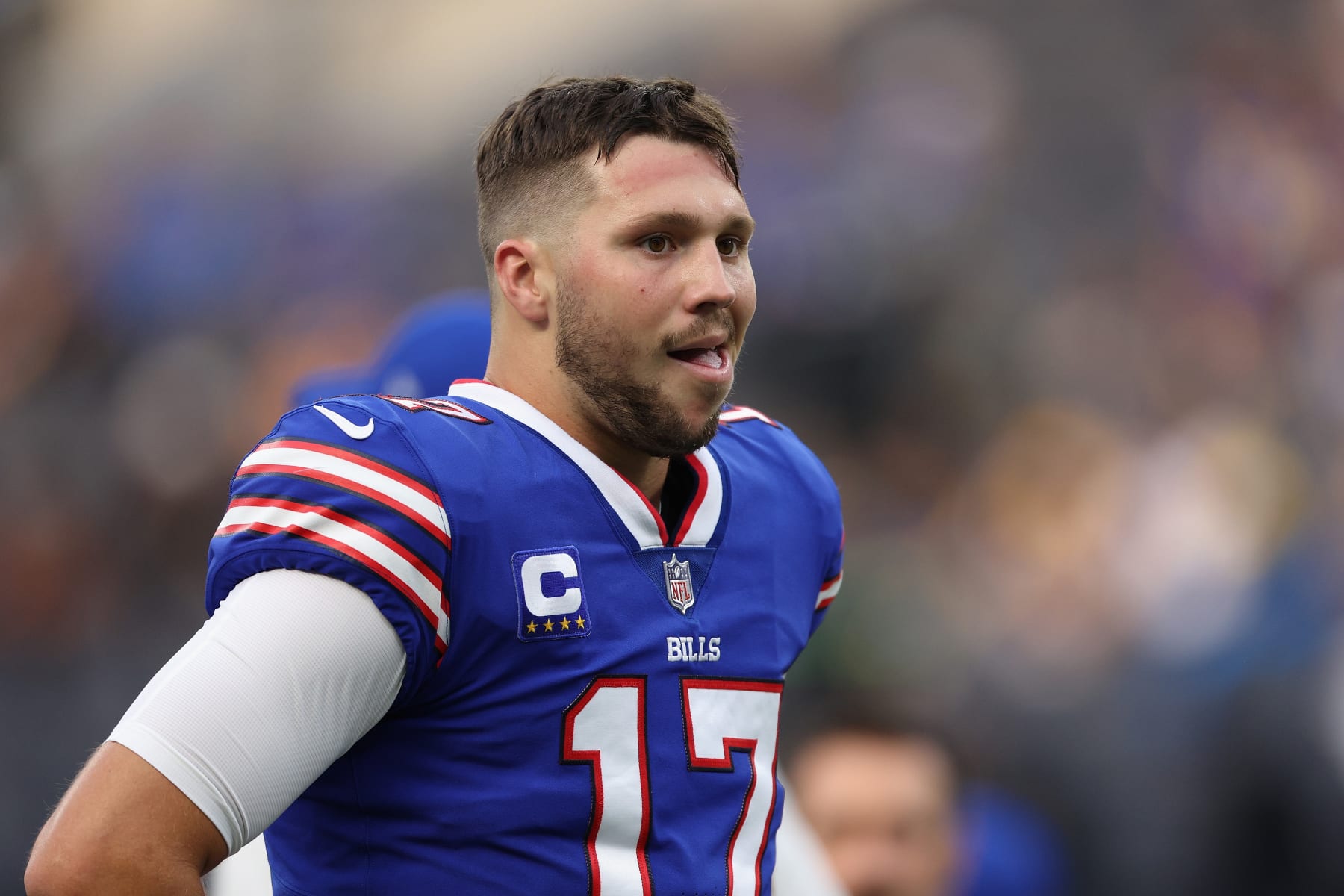 INGLEWOOD, CALIFORNIA - SEPTEMBER 08:  Quarterback Josh Allen #17 of the Buffalo Bills warms up before the NFL game against the Los Angeles Rams at SoFi Stadium on September 08, 2022 in Inglewood, California. (Photo by Harry How/Getty Images)