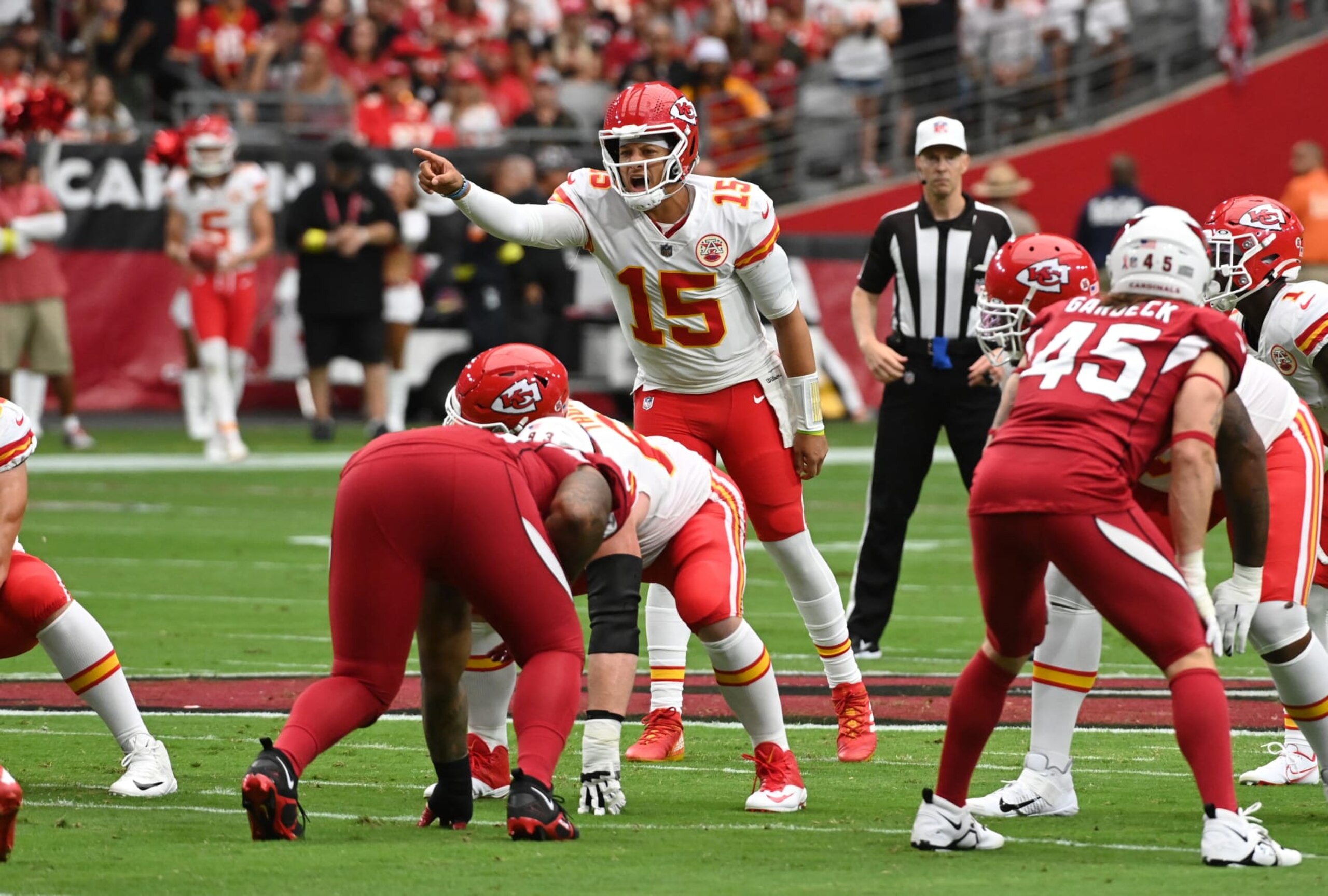 GLENDALE, ARIZONA - SEPTEMBER 11: Patrick Mahomes #15 of the Kansas City Chiefs calls out a play at the line of scrimmage against the Arizona Cardinals at State Farm Stadium on September 11, 2022 in Glendale, Arizona. (Photo by Norm Hall/Getty Images)