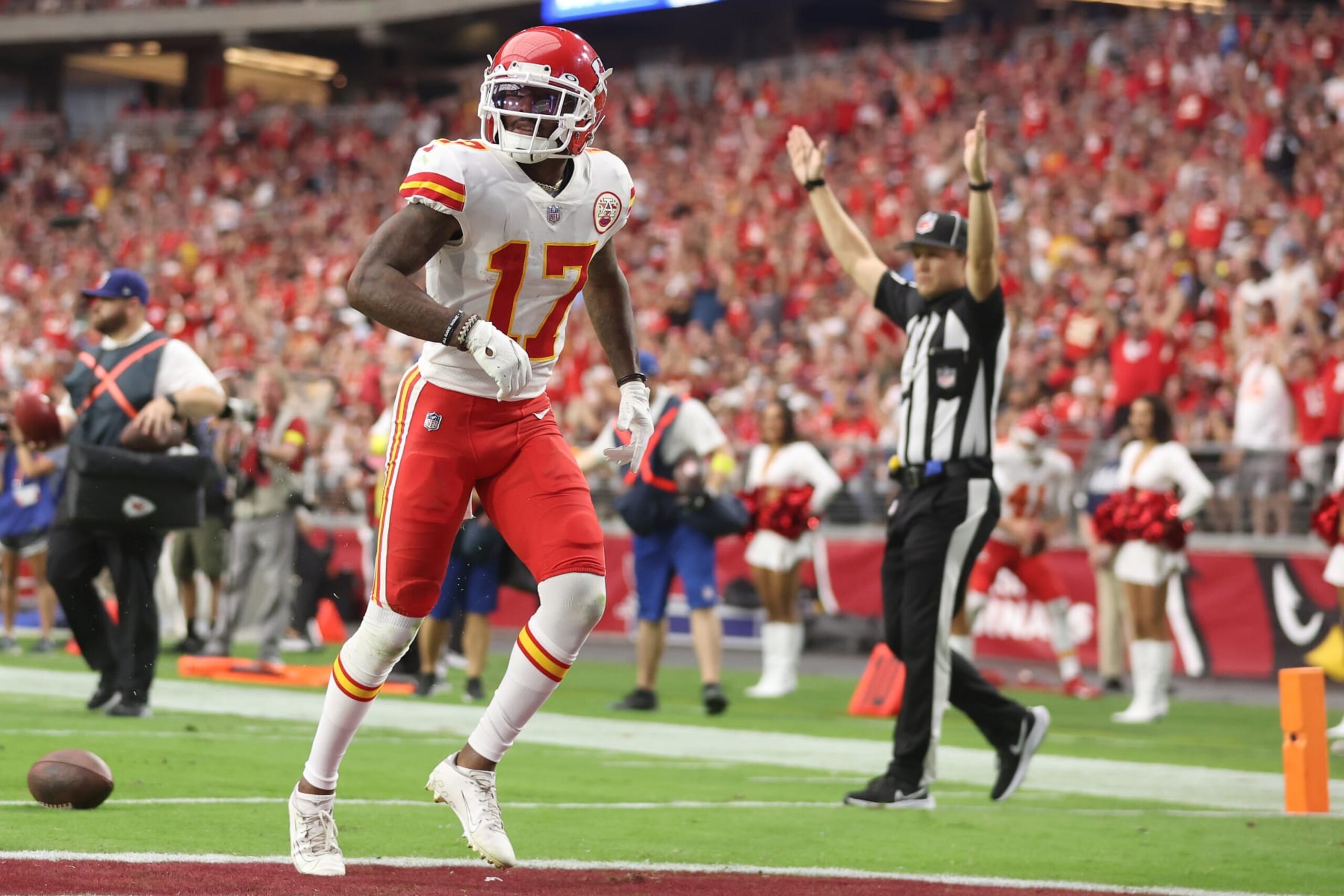 GLENDALE, ARIZONA - SEPTEMBER 11: Wide receiver Mecole Hardman #17 of the Kansas City Chiefs scores a touchdown in the third quarter of the game against the Arizona Cardinals at State Farm Stadium on September 11, 2022 in Glendale, Arizona. (Photo by Christian Petersen/Getty Images)
